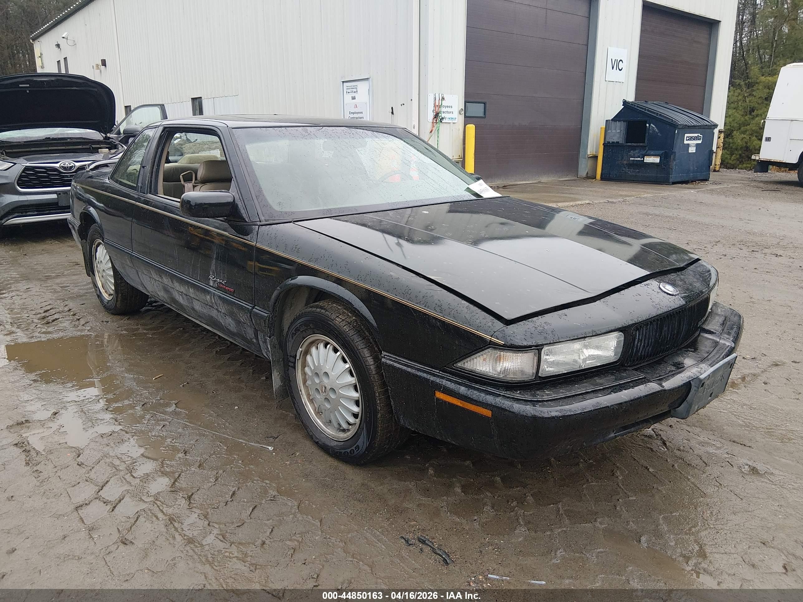 1996 Buick Regal Custom, VIN 2G4WB12KXT1410558 — Фото с аукциона 1 of 5