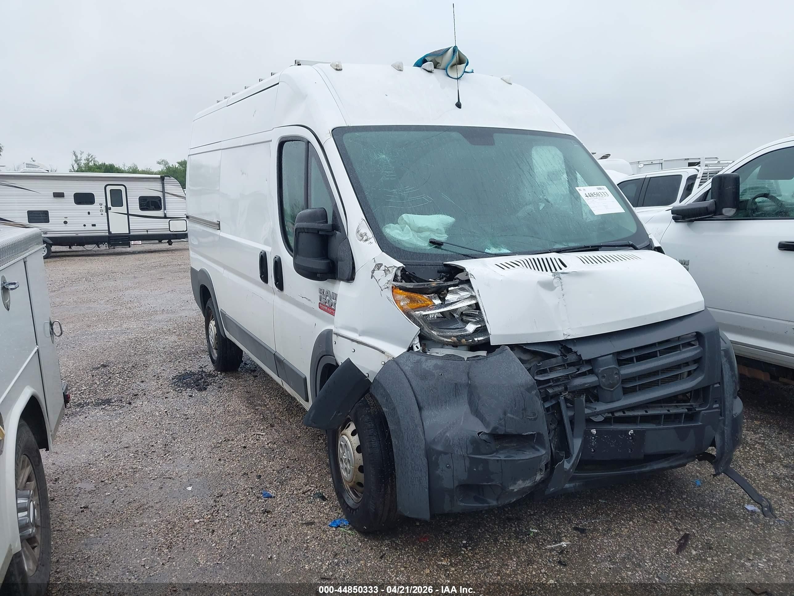 2015 Ram ProMaster Cargo, VIN 3C6TRVBG2FE511372 — Перед