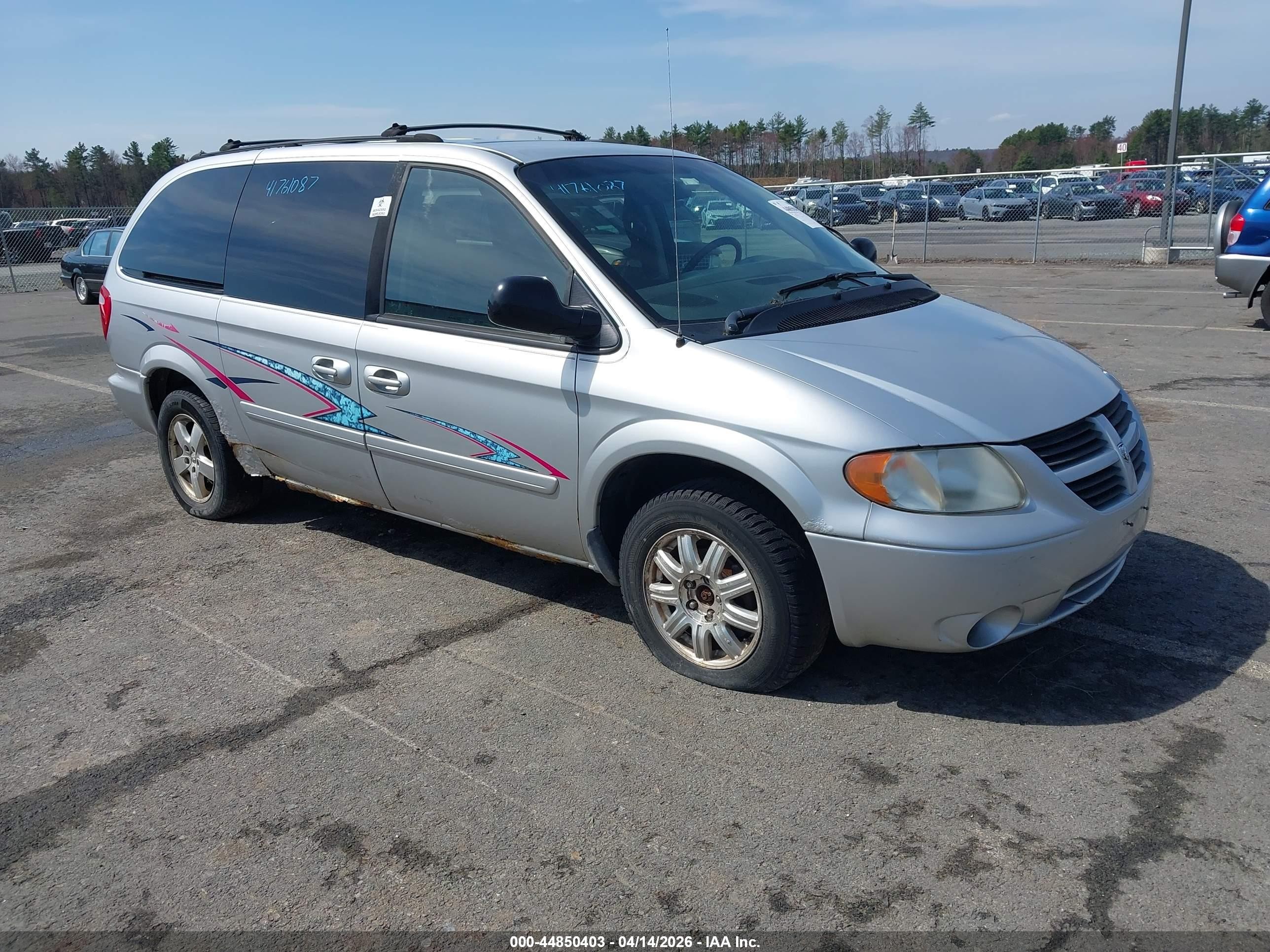 2005 Dodge Caravan SXT, VIN 2D4GP44L15R336391 — Biohazard / chemical