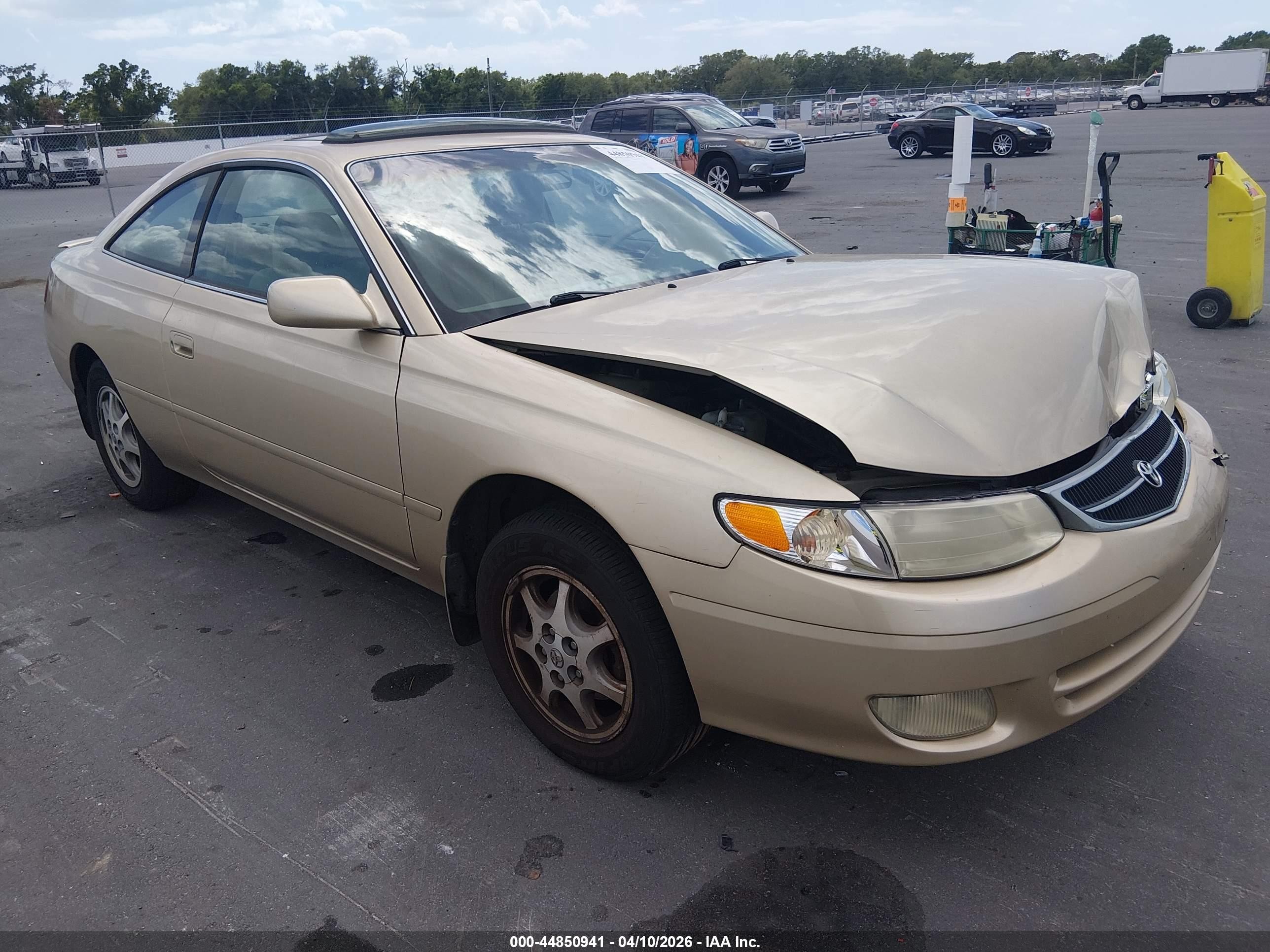 2000 Toyota Solara SE, VIN 2T1CG22P4YC404905 — Перед