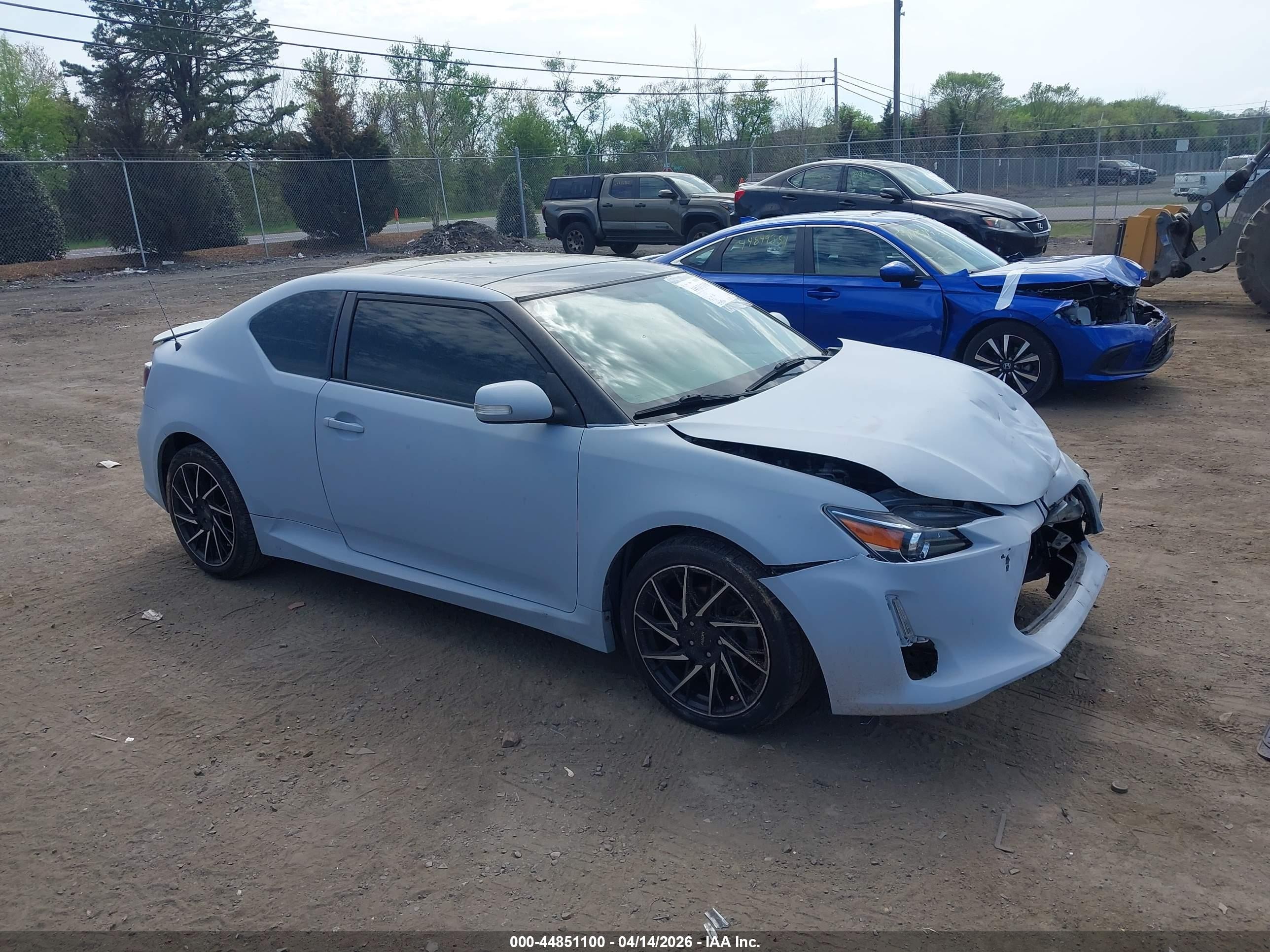2014 Scion tC, VIN JTKJF5C72E3072003 — Front end