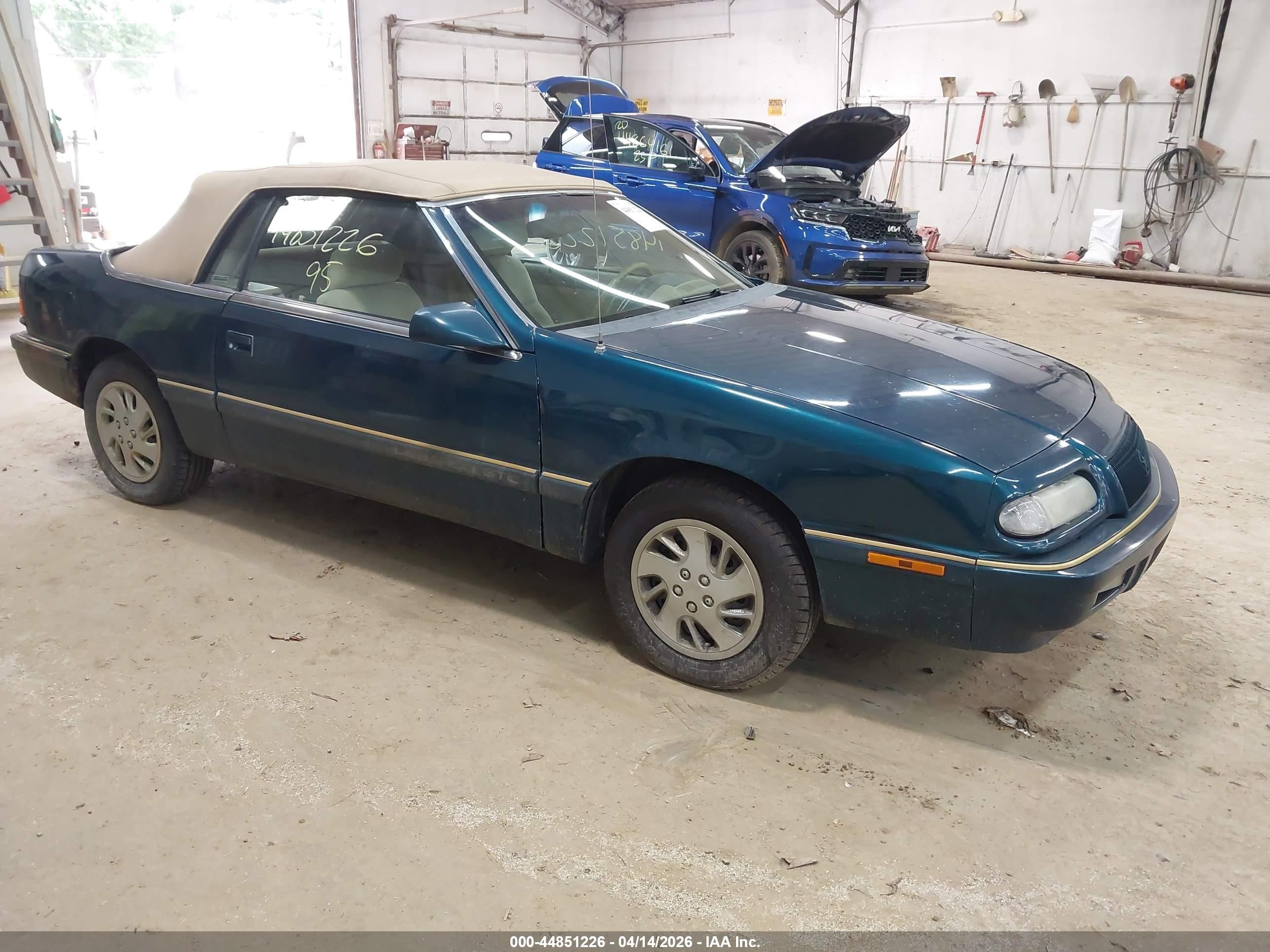 1995 Chrysler LeBaron GTC, VIN 1C3EU4533SF686382 — Front end