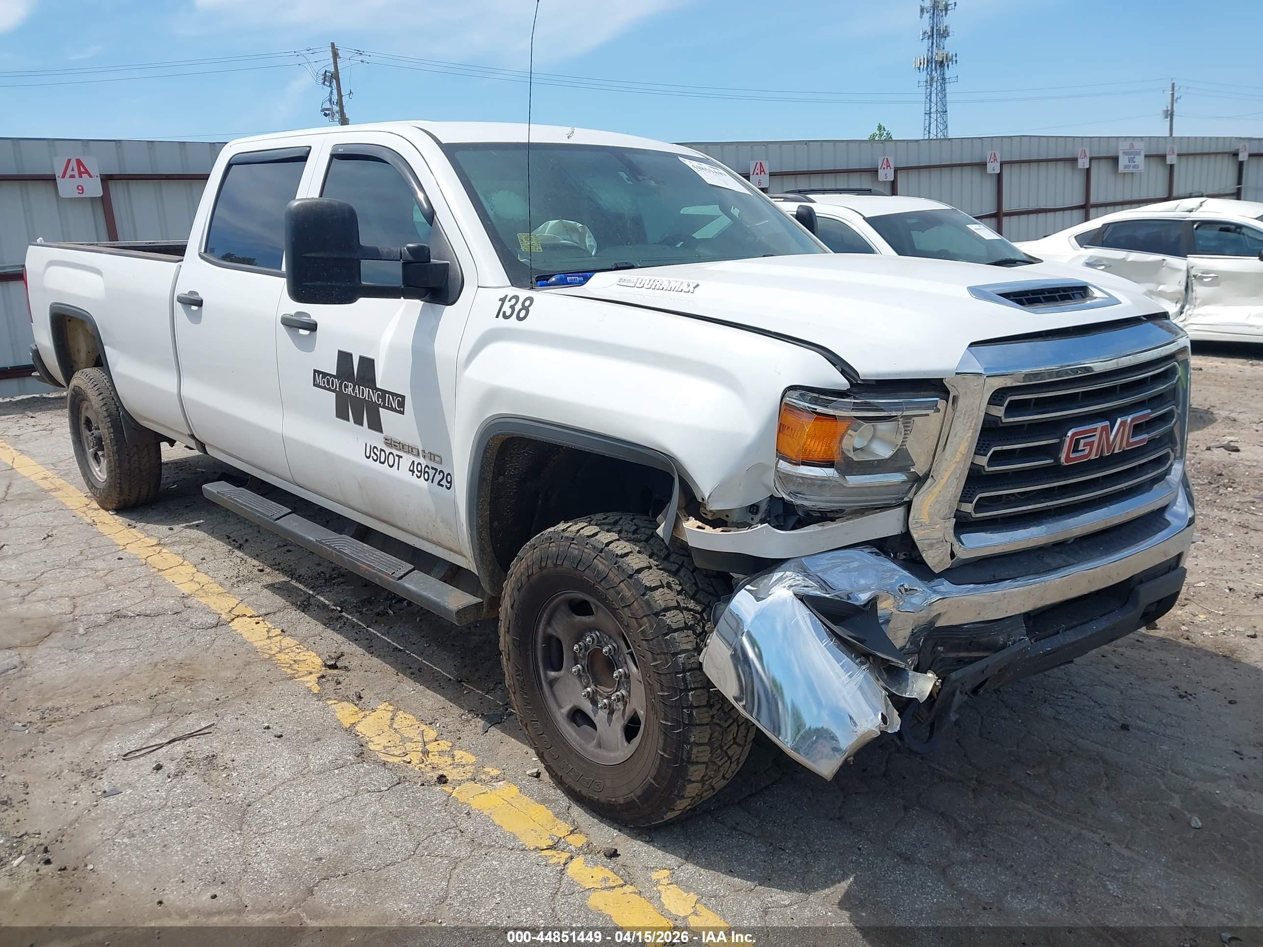2019 GMC Sierra 2500HD, VIN 1GT11NEY6KF177665 — Front end