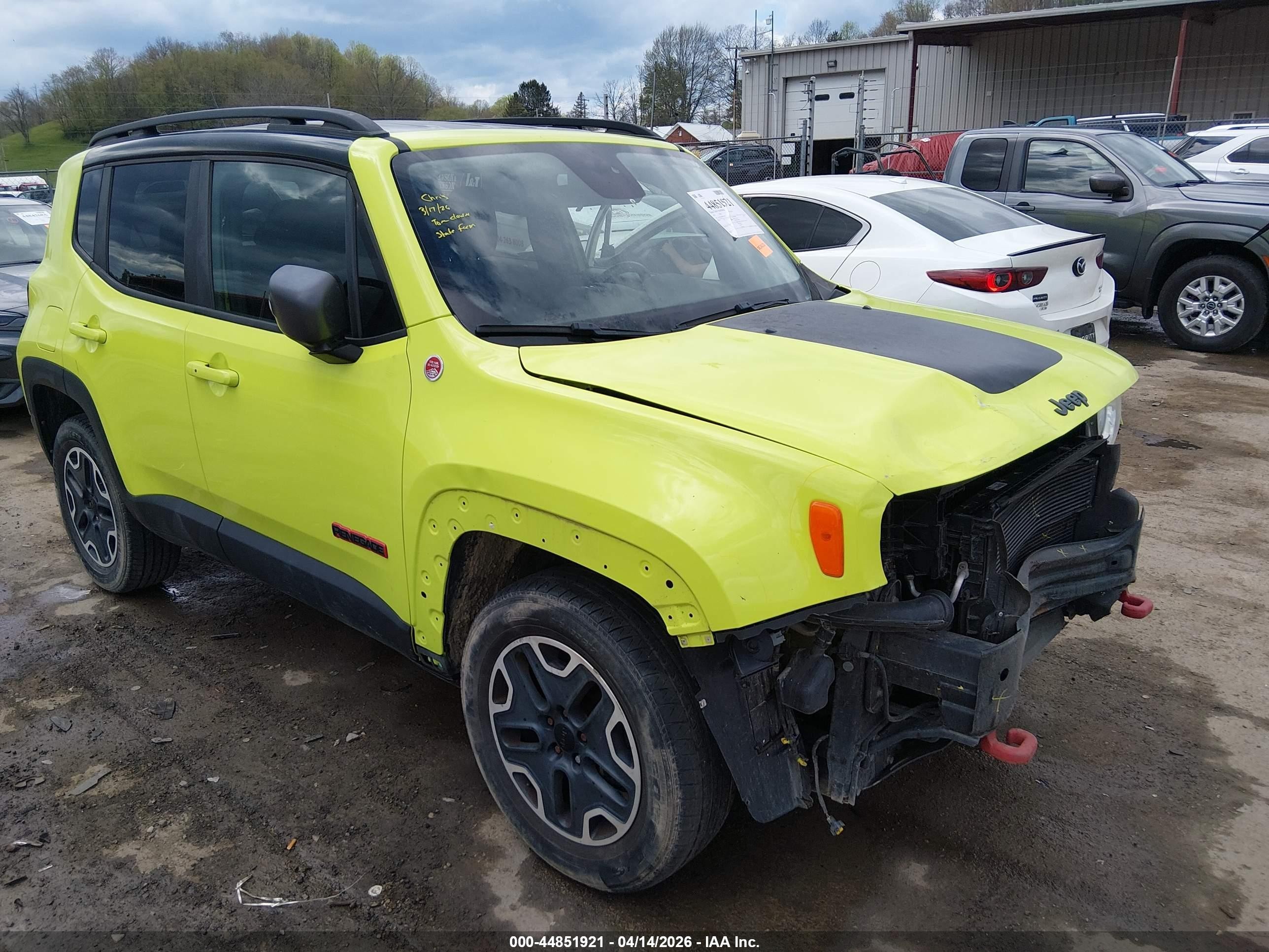 2017 Jeep Renegade Trailhawk, VIN ZACCJBCB9HPE97493 — Front end