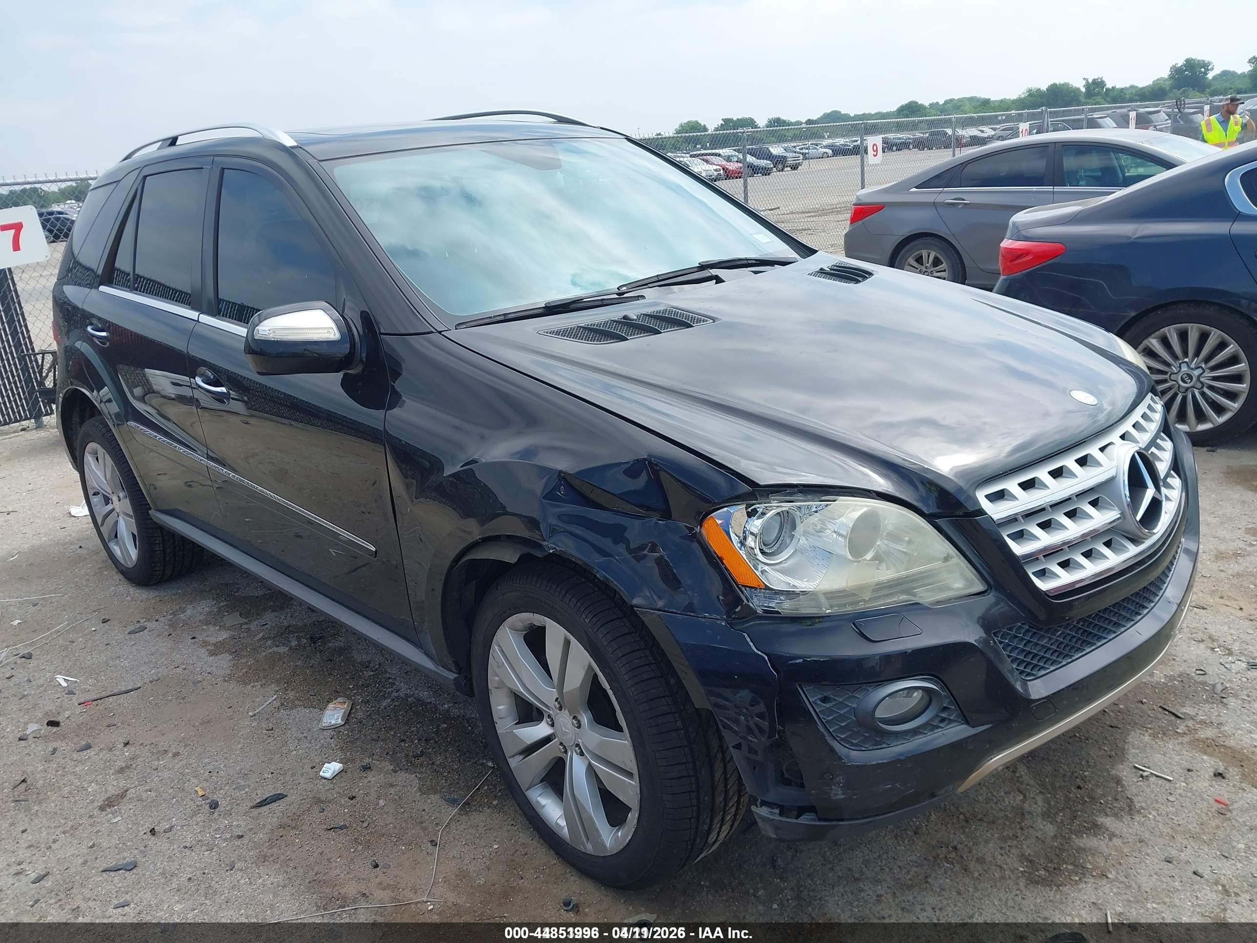2009 Mercedes-Benz M 350, VIN 4JGBB86E09A522070 — Front end