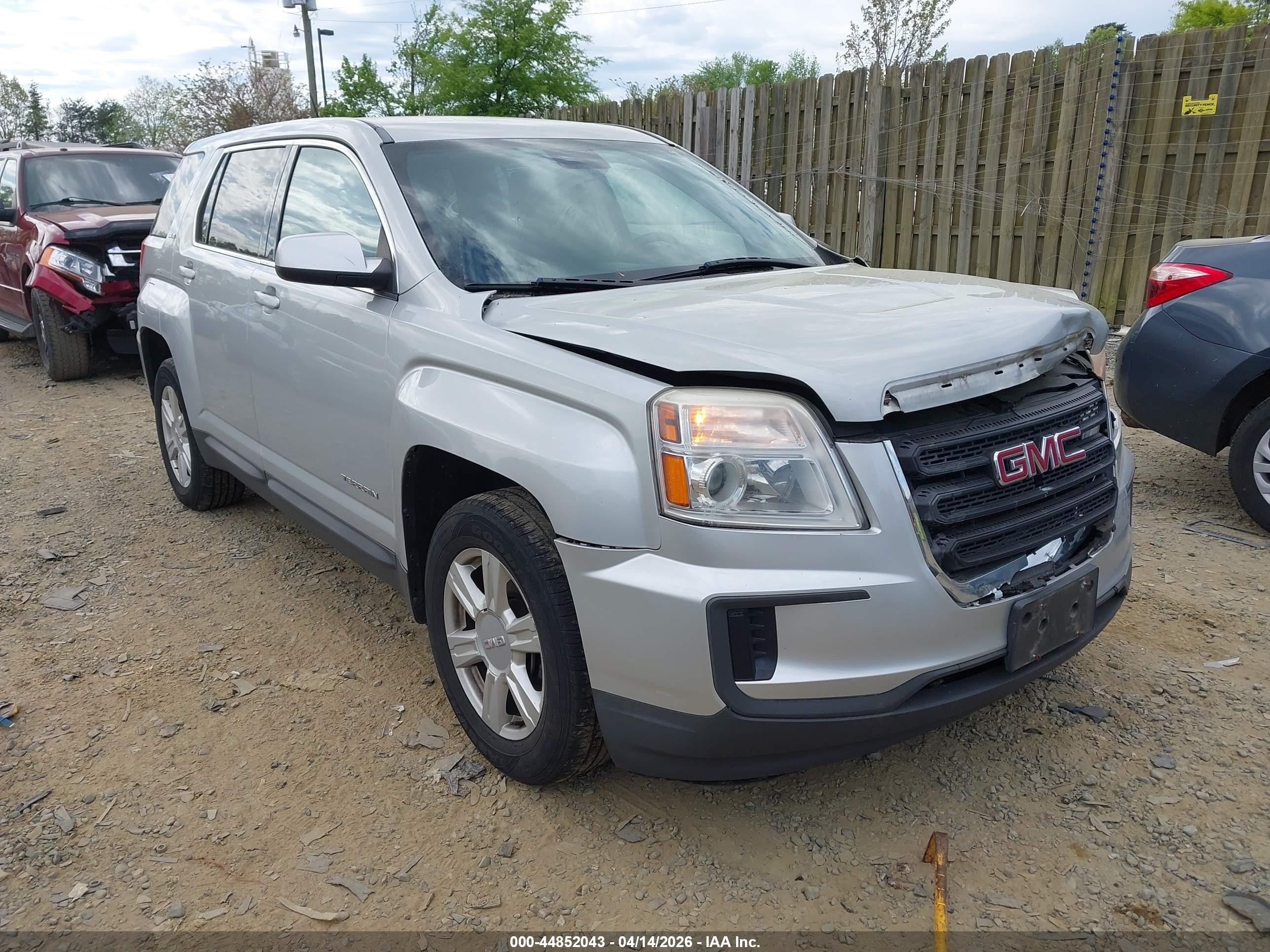 2016 GMC Terrain SLE, VIN 2GKFLSEKXG6331892 — Front end
