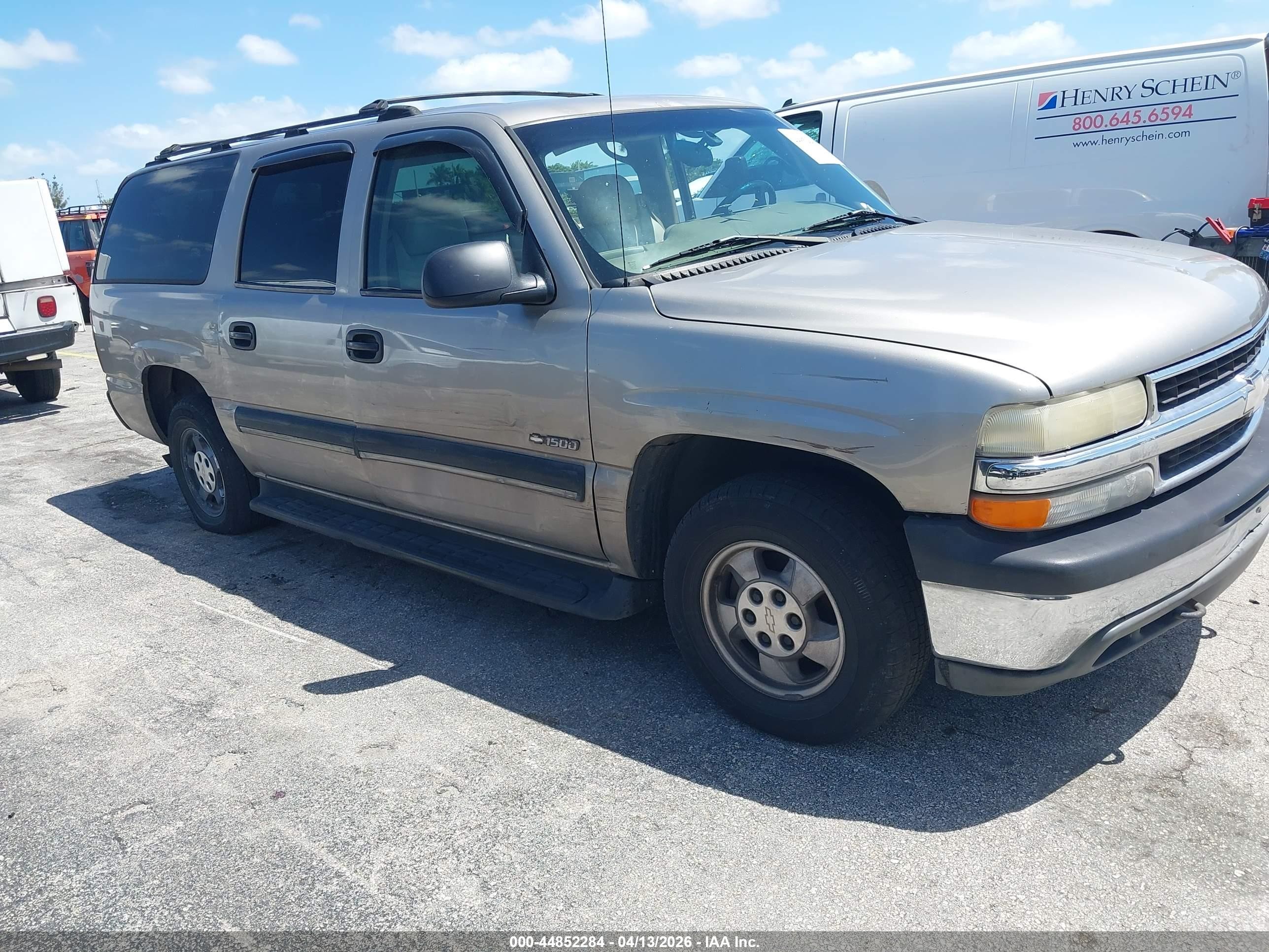 2001 Chevrolet Suburban LS, VIN 3GNEC16T91G100042 — Side