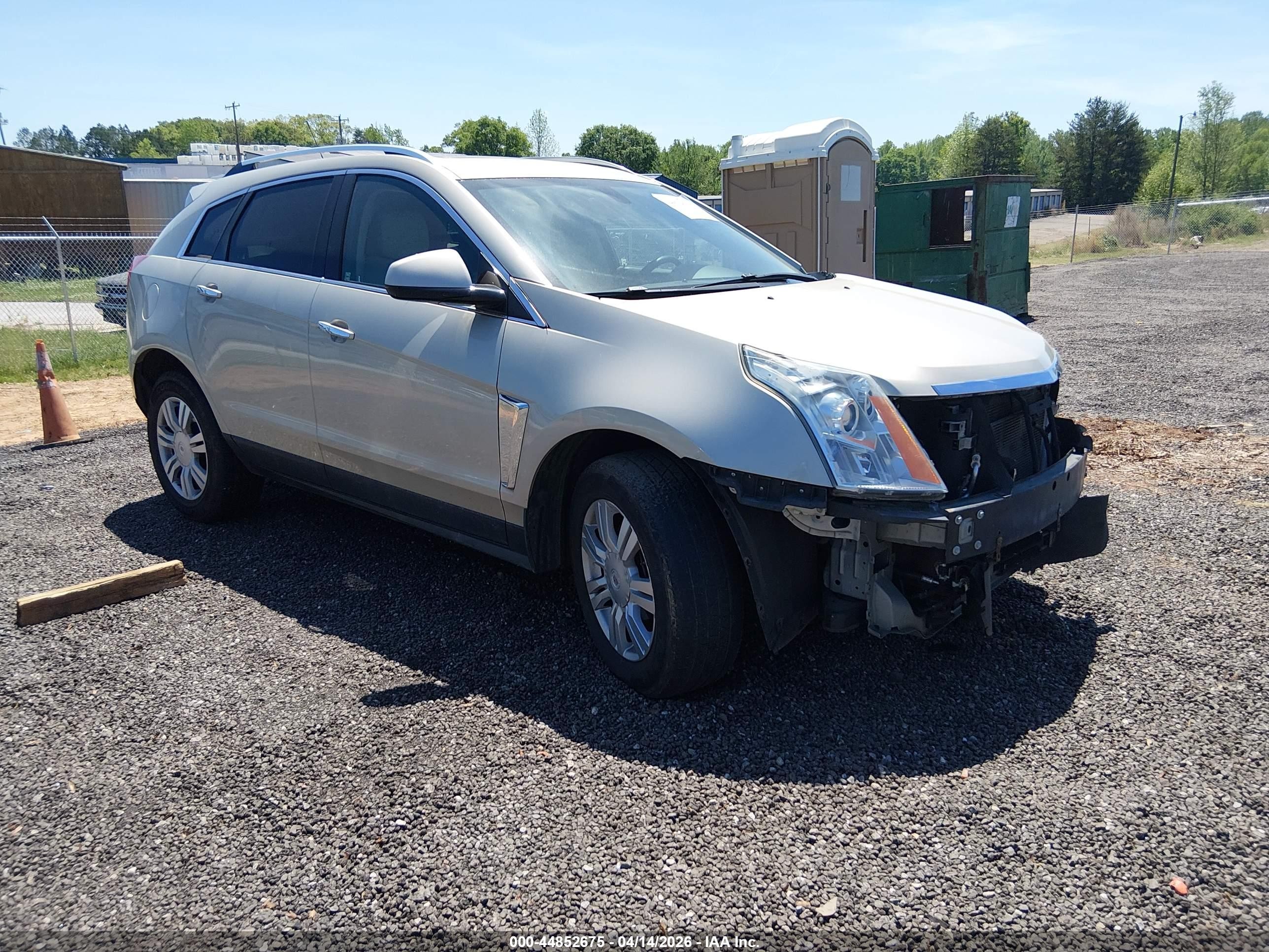 2016 Cadillac SRX Luxury Collection, VIN 3GYFNBE39GS505624 — Front end