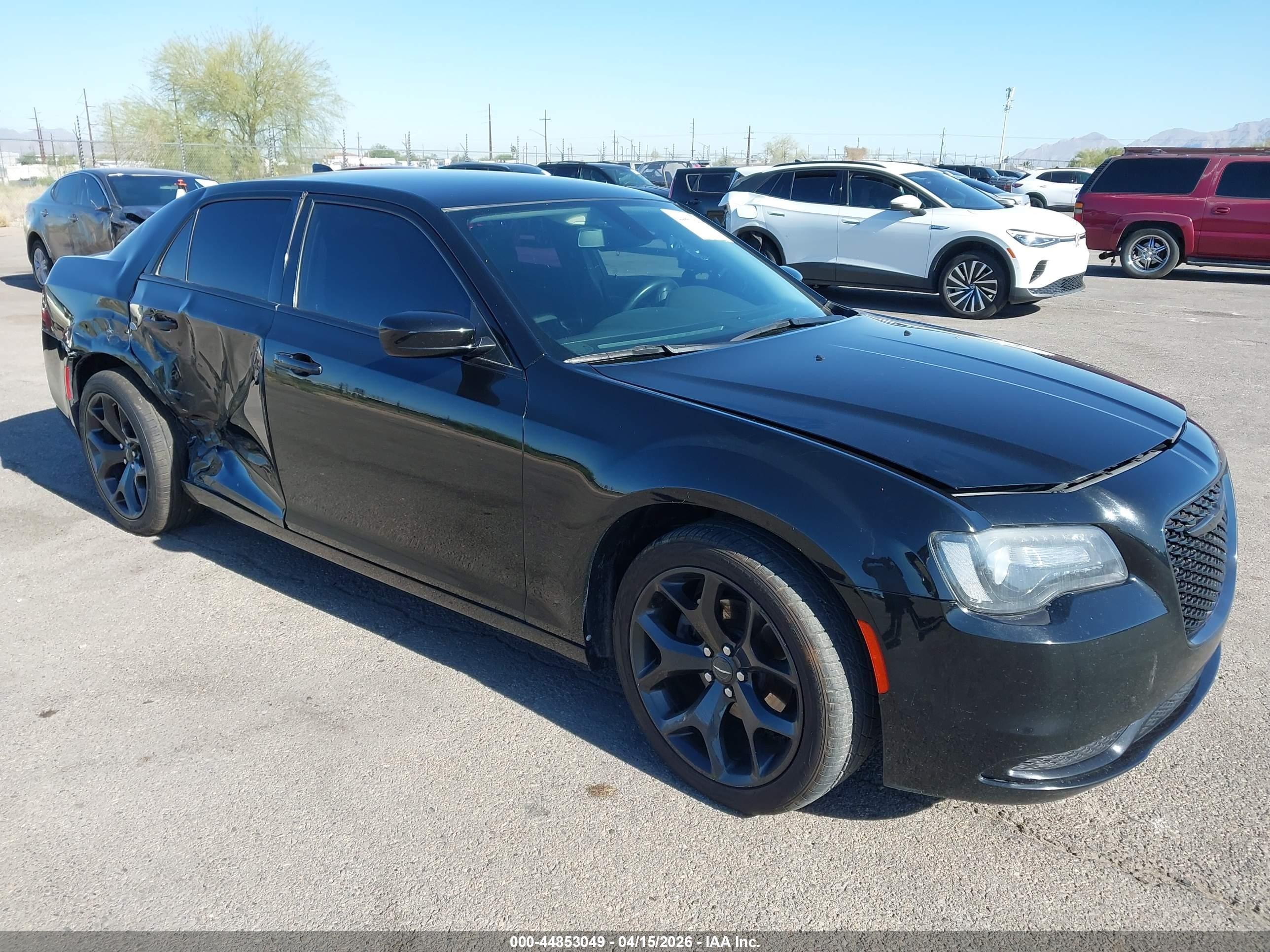 2021 Chrysler 300 Touring, VIN 2C3CCAAG0MH508982 — Бок