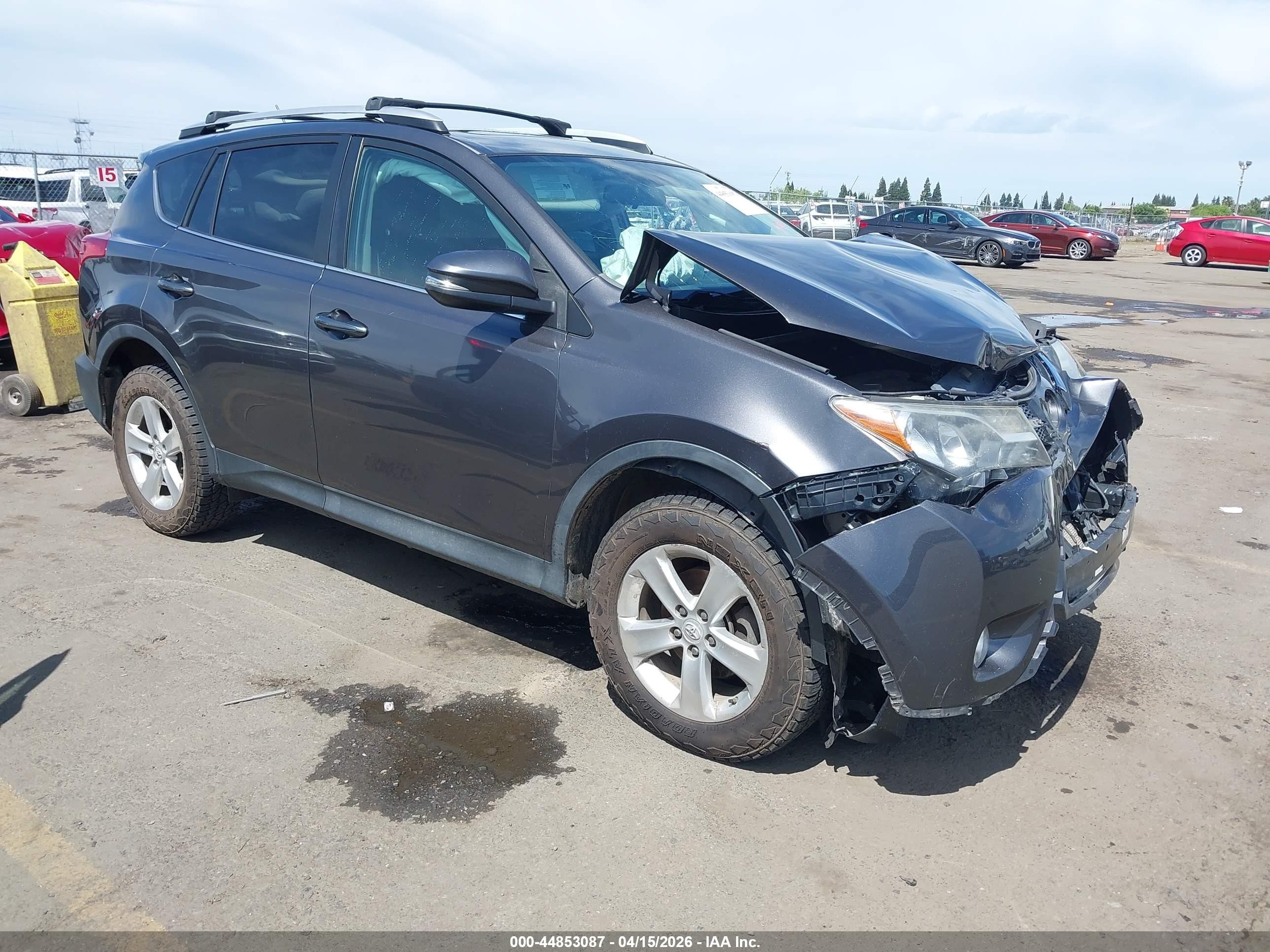 2013 Toyota RAV4 XLE, VIN 2T3RFREV8DW098517 — Front end