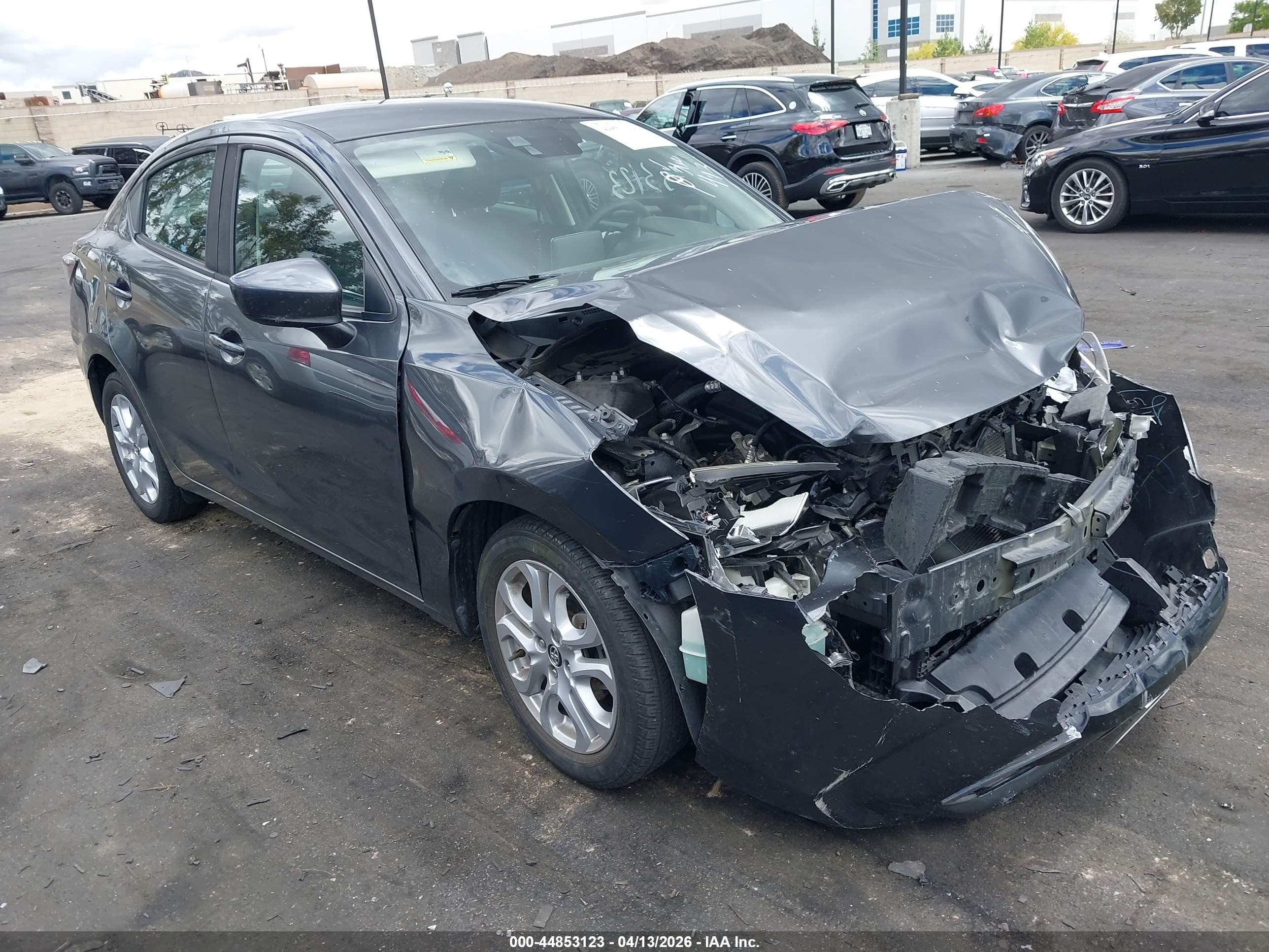 2017 Toyota Yaris, VIN 3MYDLBYV1HY161058 — Front end