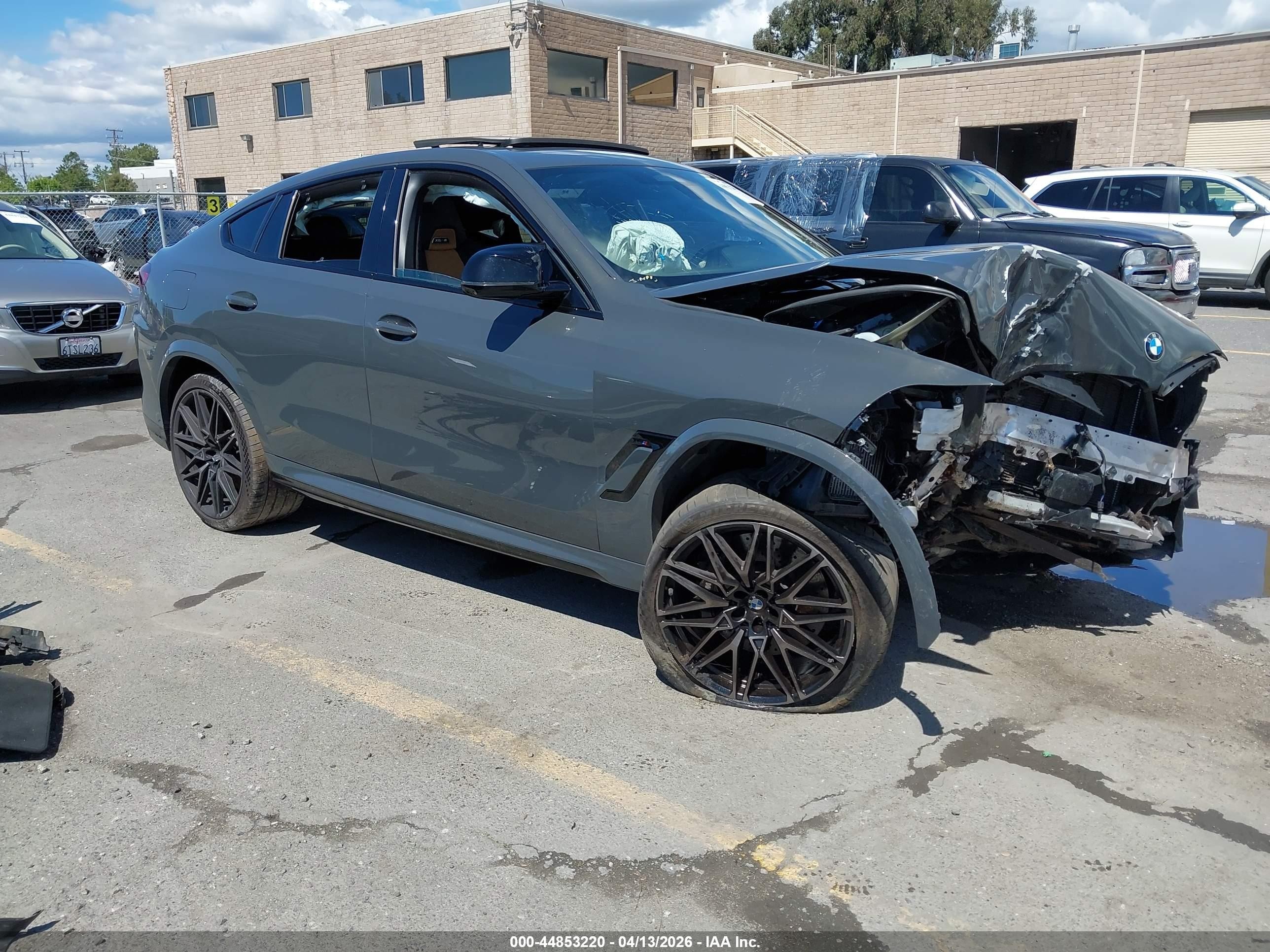 2022 BMW X6 M, VIN 5YMCY0C05N9K70885 — Front end
