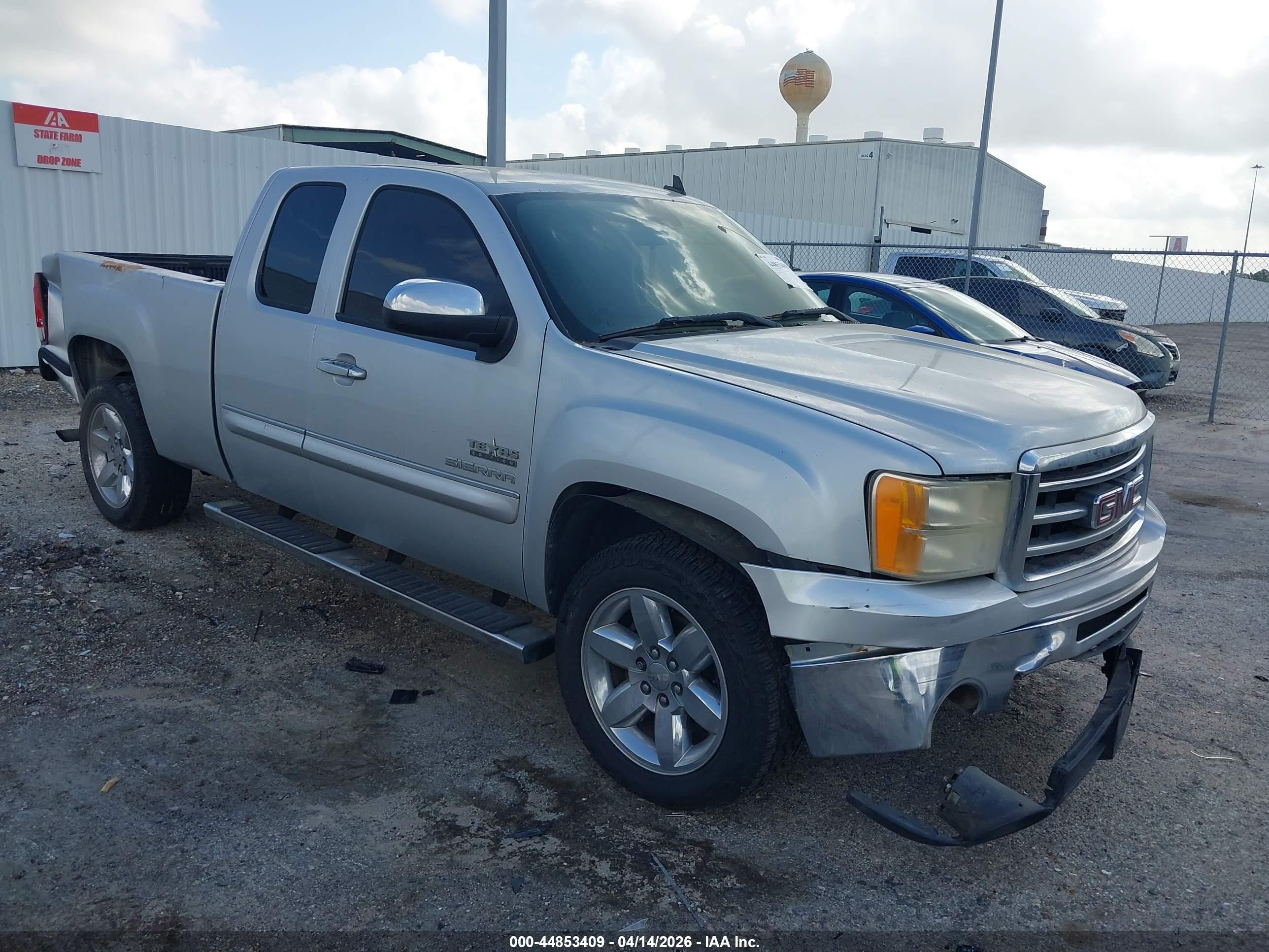 2013 GMC Sierra 1500 SLE, VIN 1GTR1VE04DZ225193 — Front end