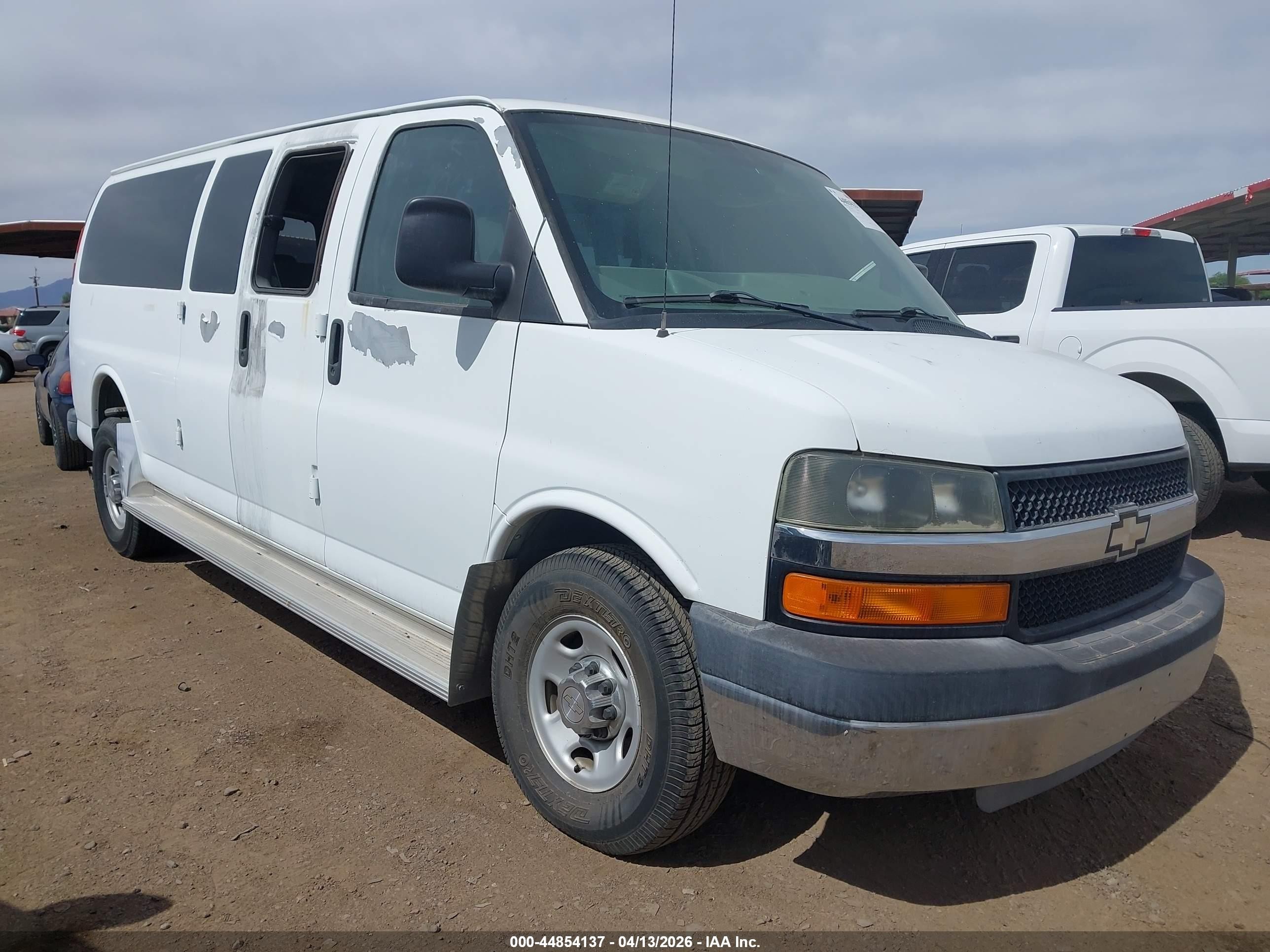 2008 Chevrolet Express Passenger, VIN 1GAHG39K481115140 — Normal wear
