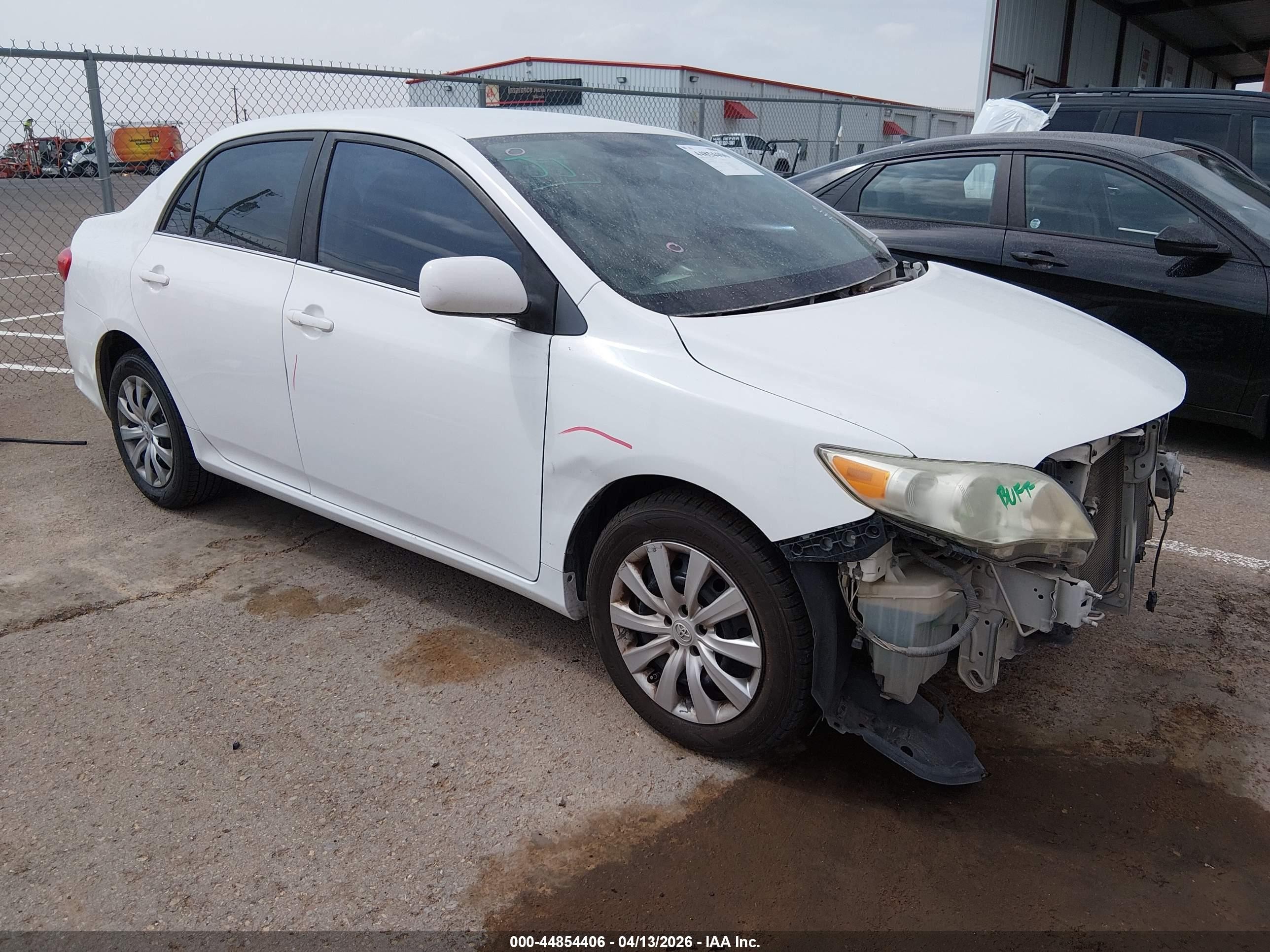2013 Toyota Corolla LE, VIN 5YFBU4EE1DP157363 — Front end