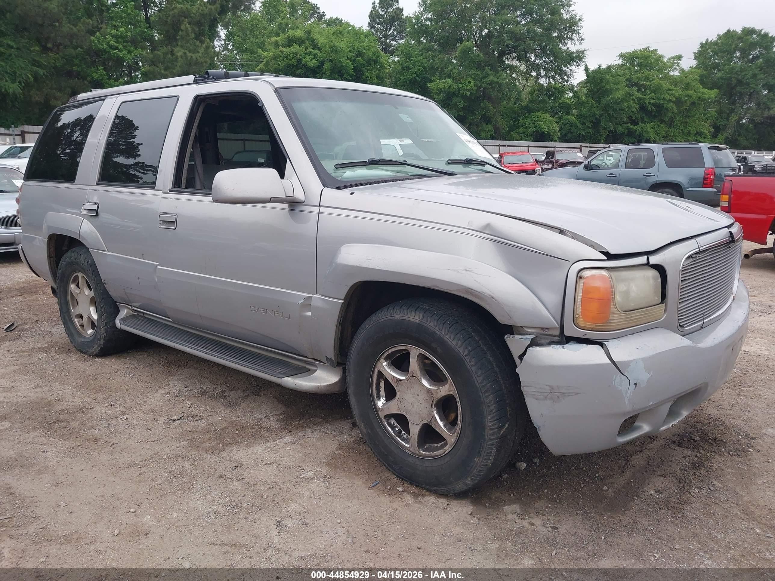 1999 GMC Denali, VIN 1GKEK13R6XR909984 — Side