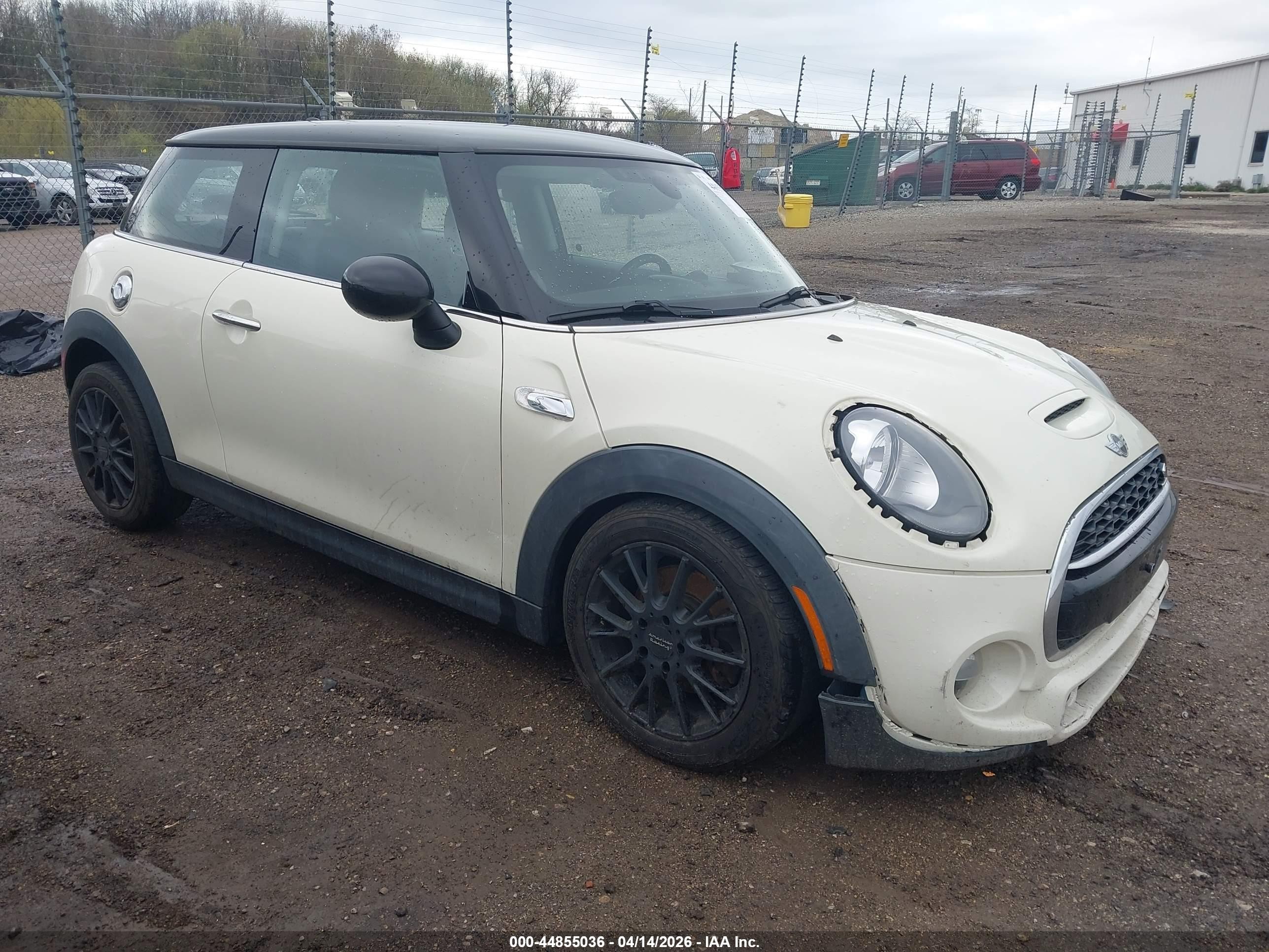 2016 MINI Hardtop S, VIN WMWXP7C55G2A43175 — Бок