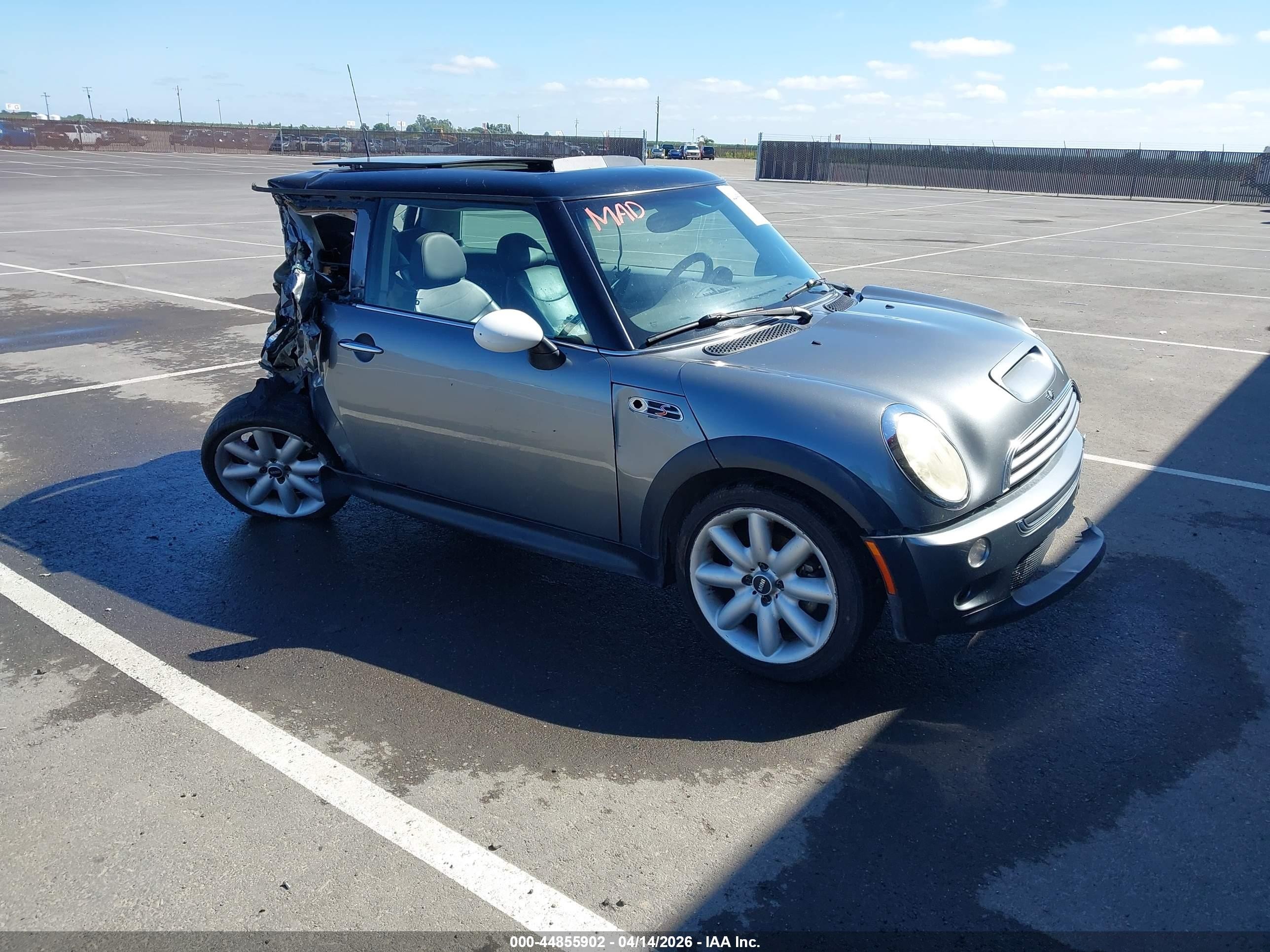 2003 MINI Hardtop S, VIN WMWRE33433TD69530 — Зад