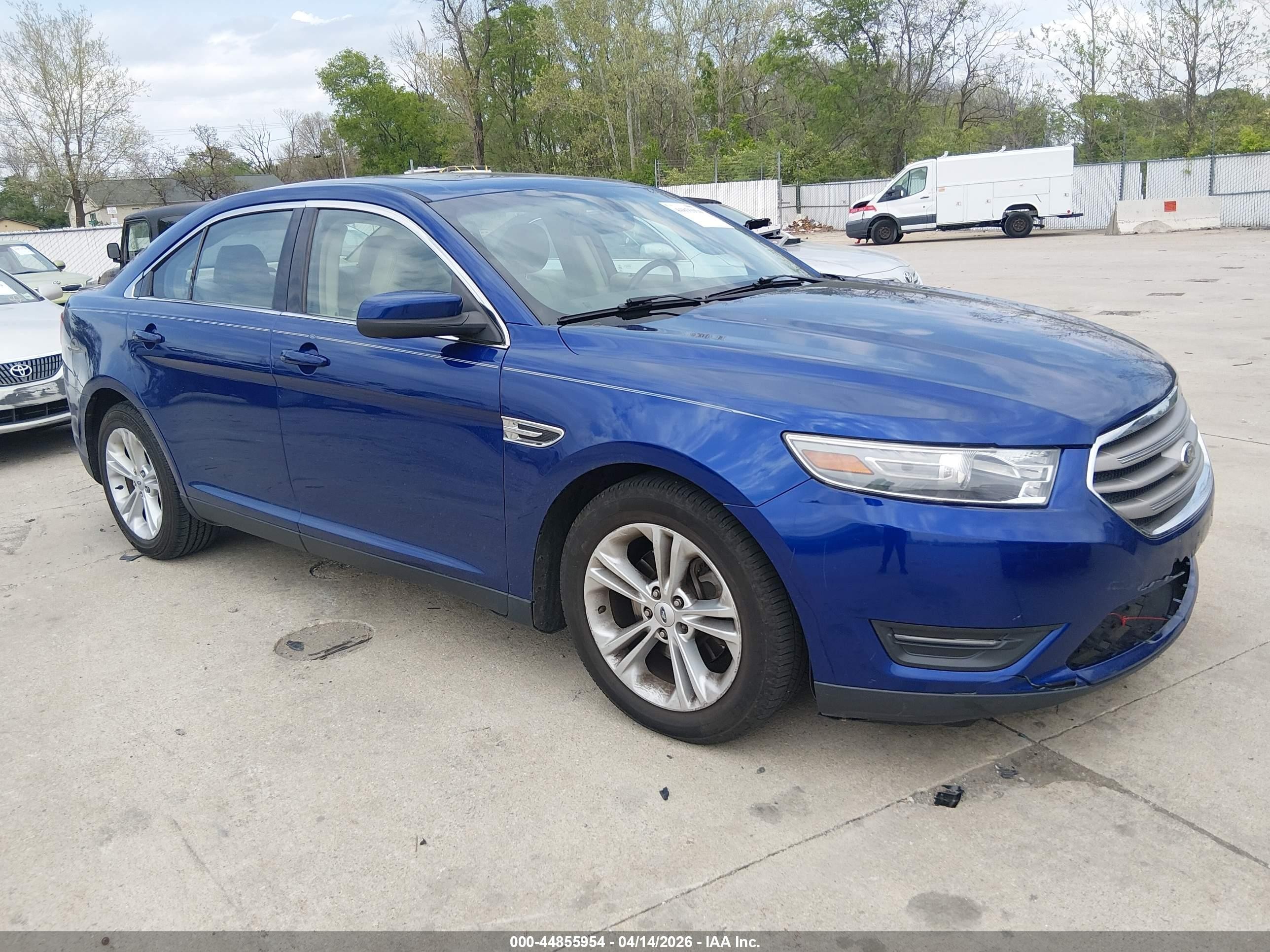 2013 Ford Taurus SEL, VIN 1FAHP2E81DG120305 — Перед