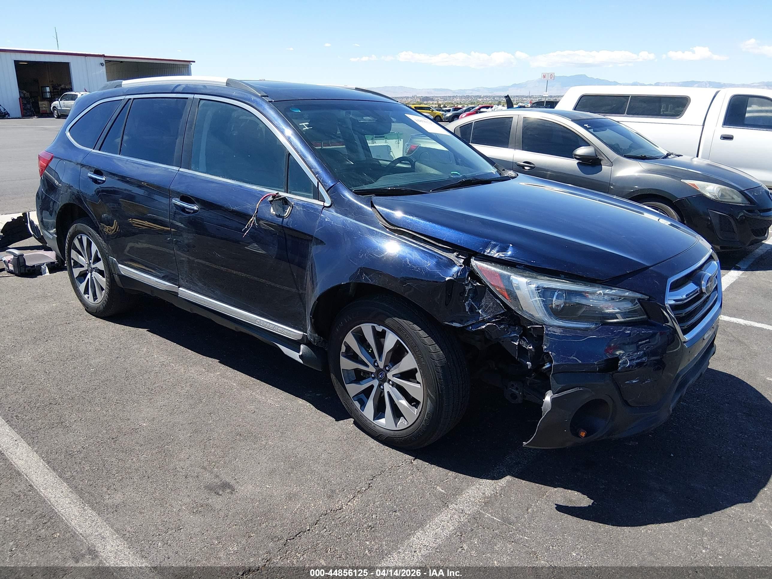 2018 Subaru Outback Touring, VIN 4S4BSETC4J3340575 — Front end