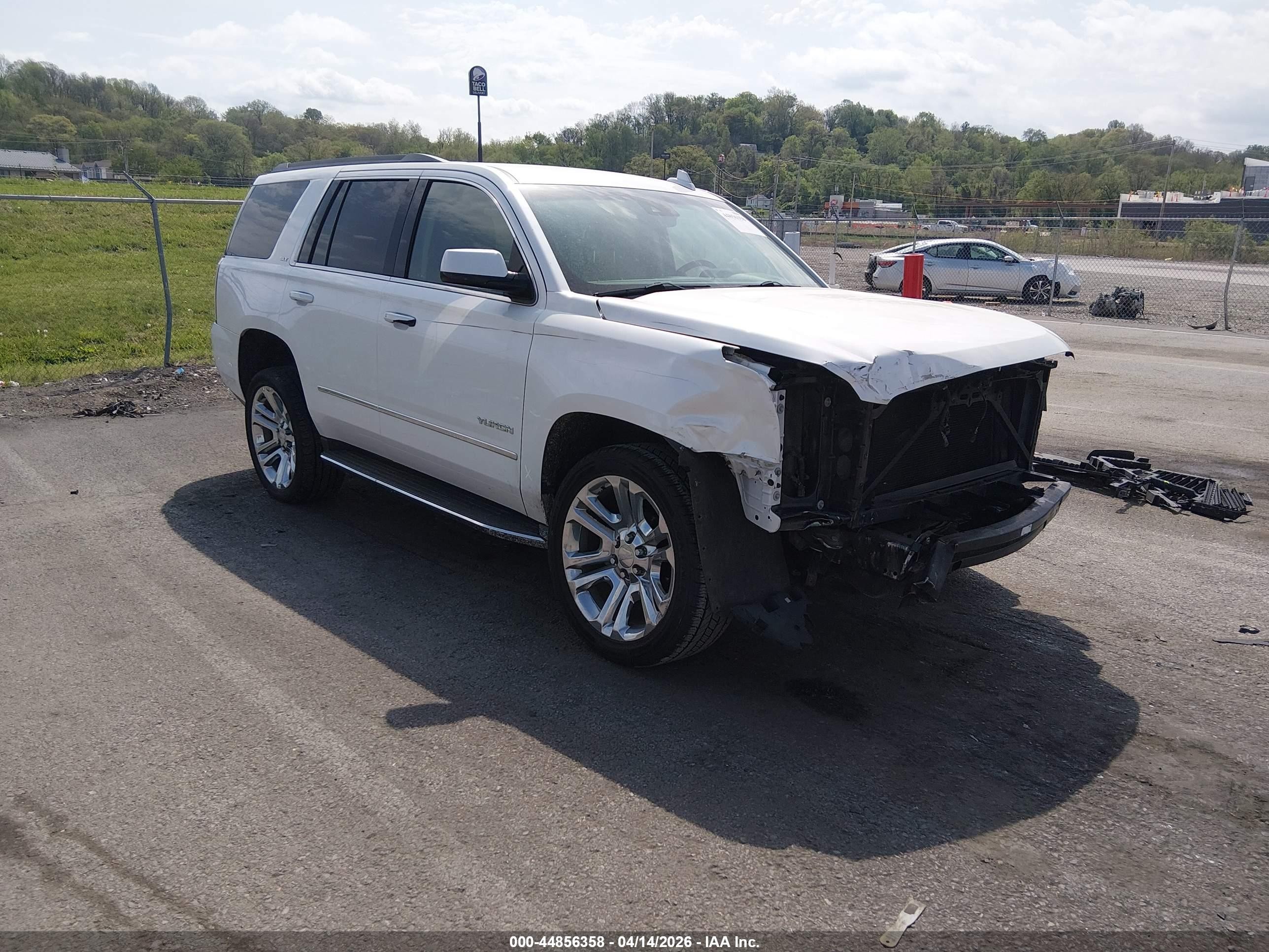 2017 GMC Yukon SLT, VIN 1GKS2BKC5HR272576 — Front end