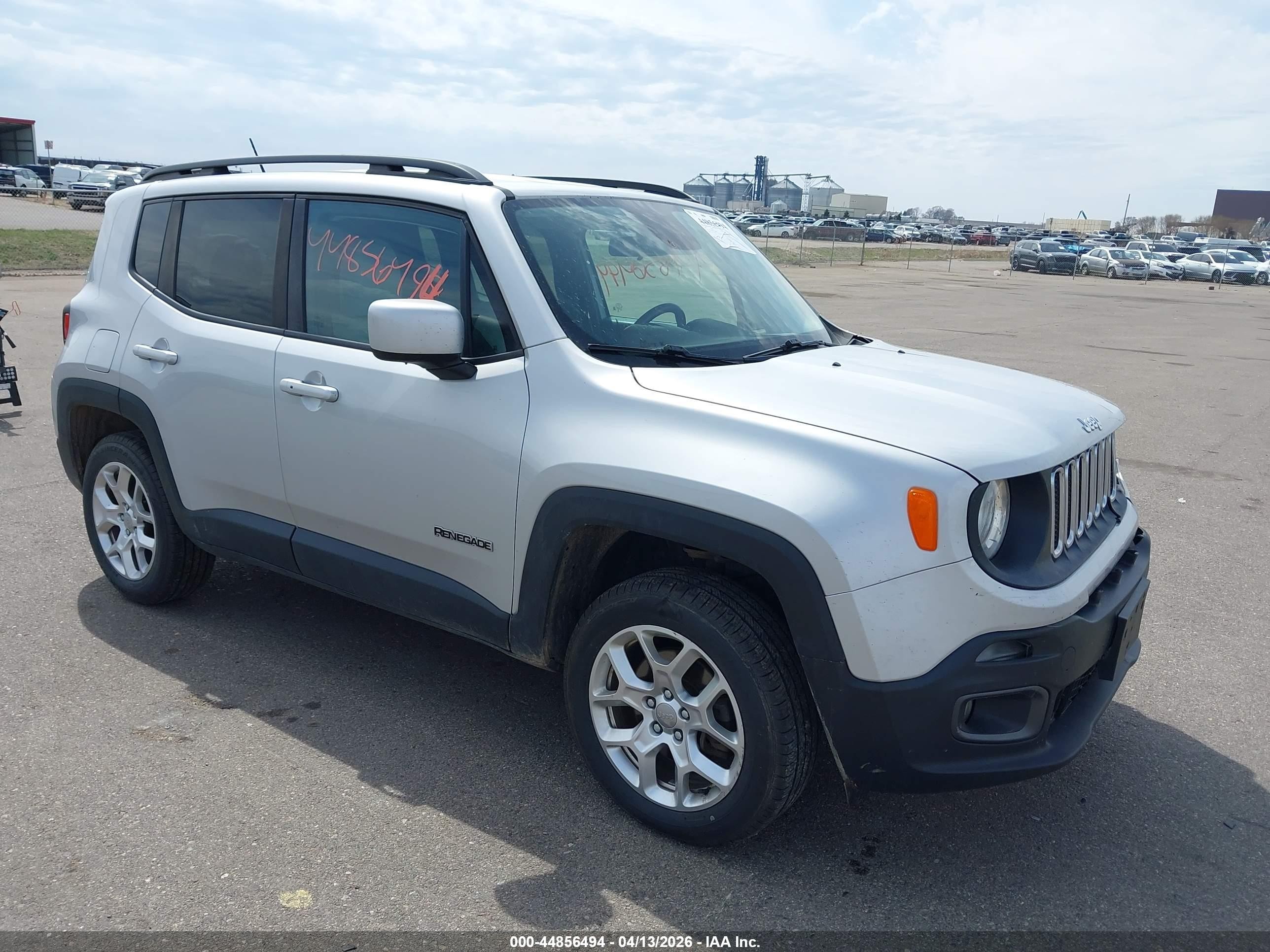 2015 Jeep Renegade Latitude, VIN ZACCJBBT0FPB76094 — Front end
