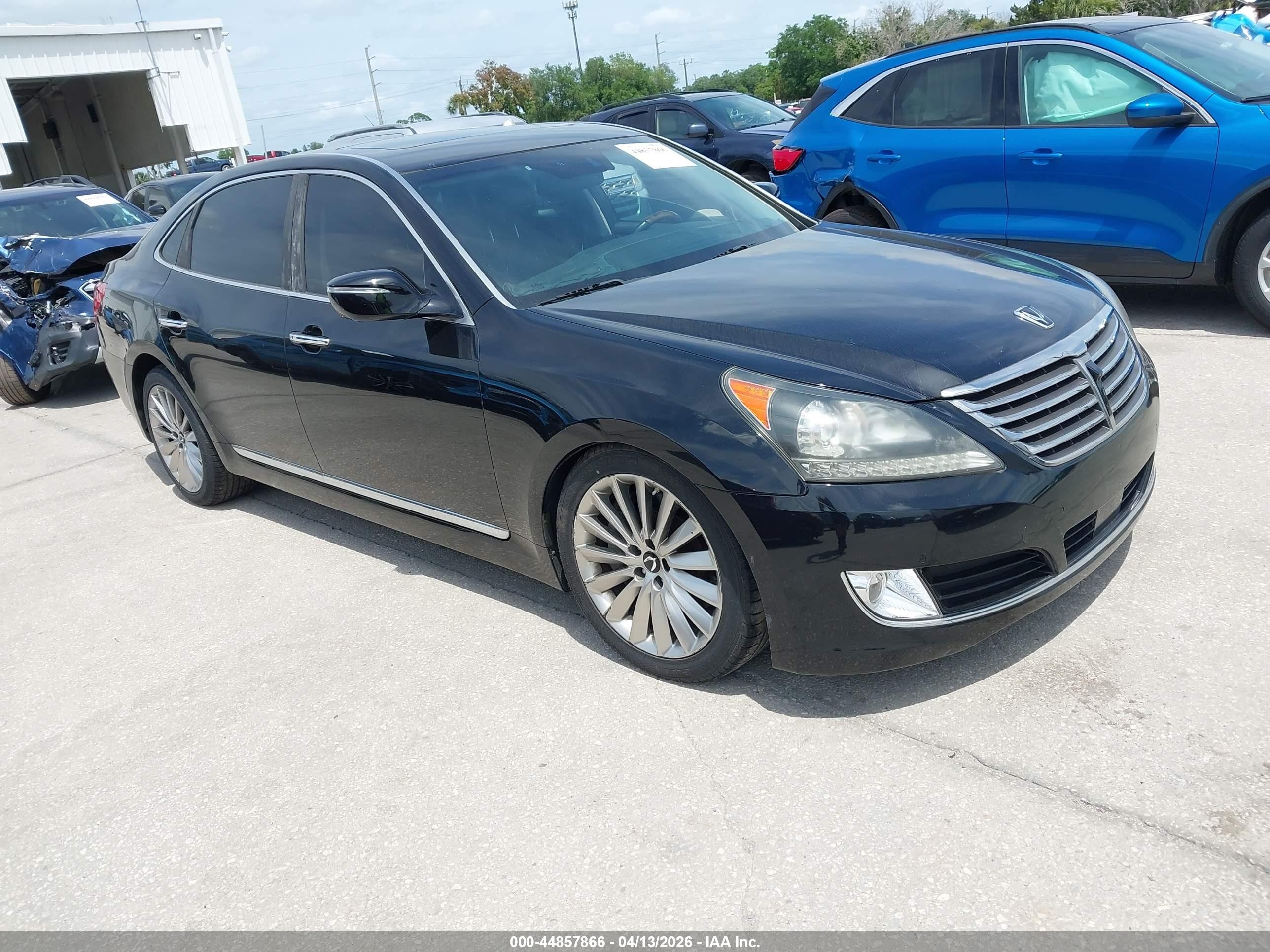 2015 Hyundai Equus Signature, VIN KMHGH4JHXFU092668 — Rear end
