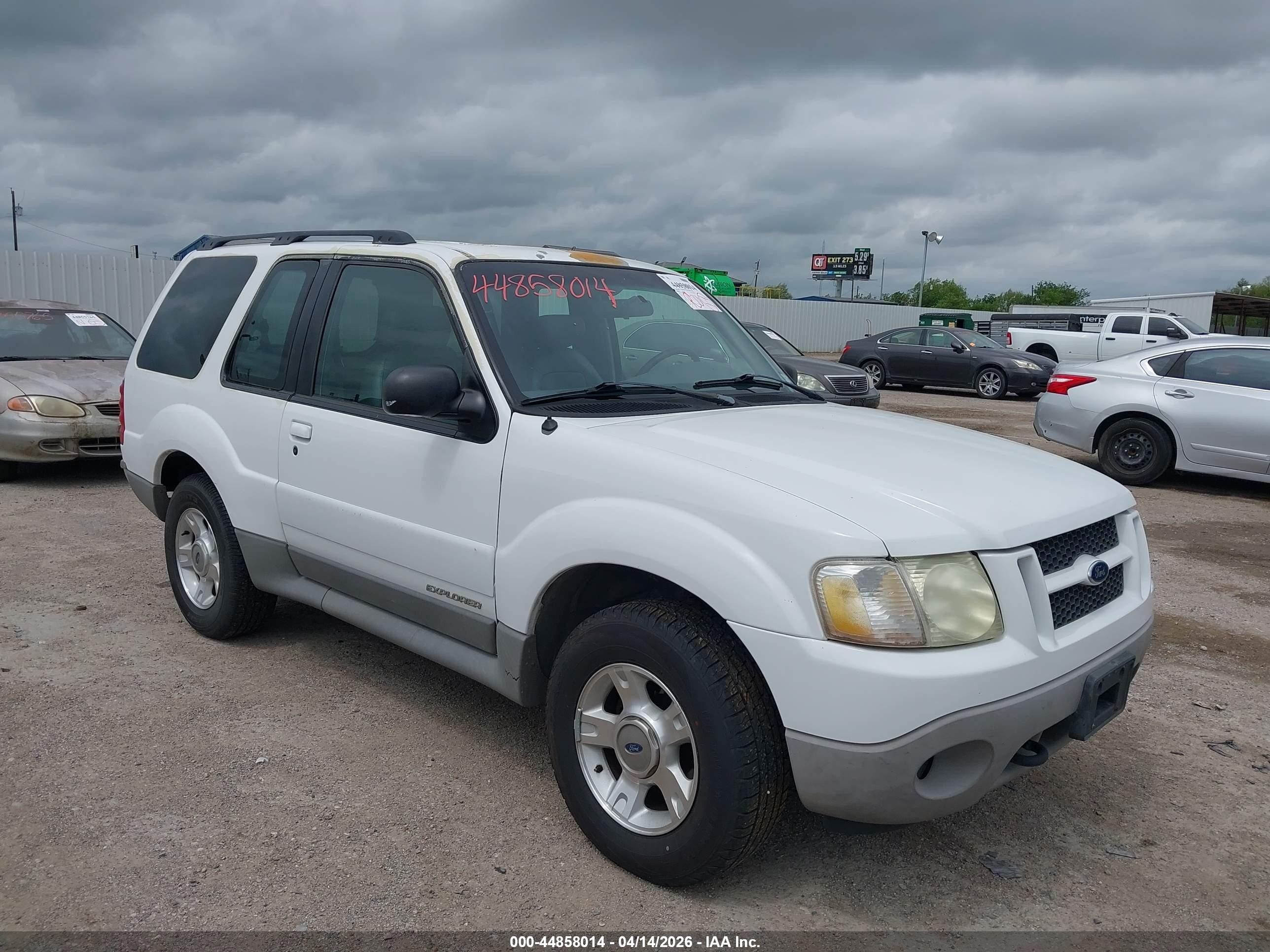 2002 Ford Explorer Sport Value, VIN 1FMYU60E72UB91459 — Front end