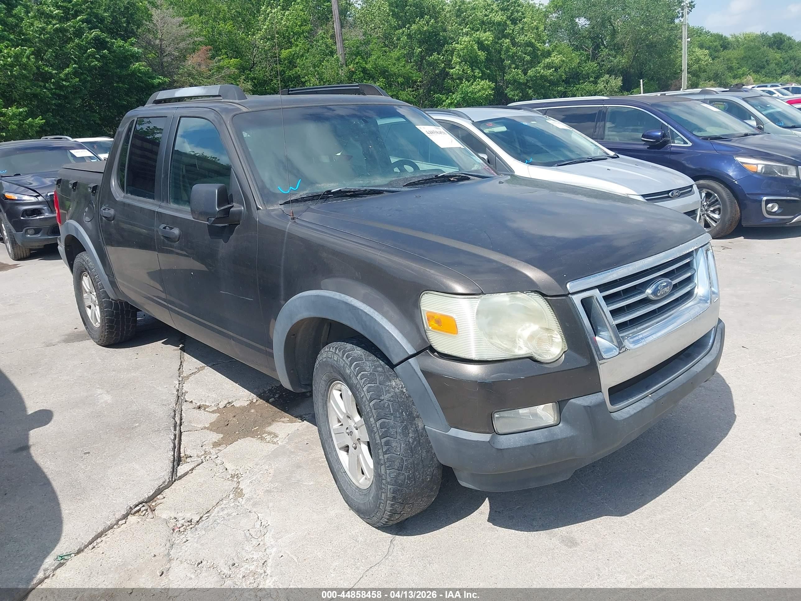 2008 Ford Explorer Sport Trac XLT, VIN 1FMEU31E18UB34490 — Front end