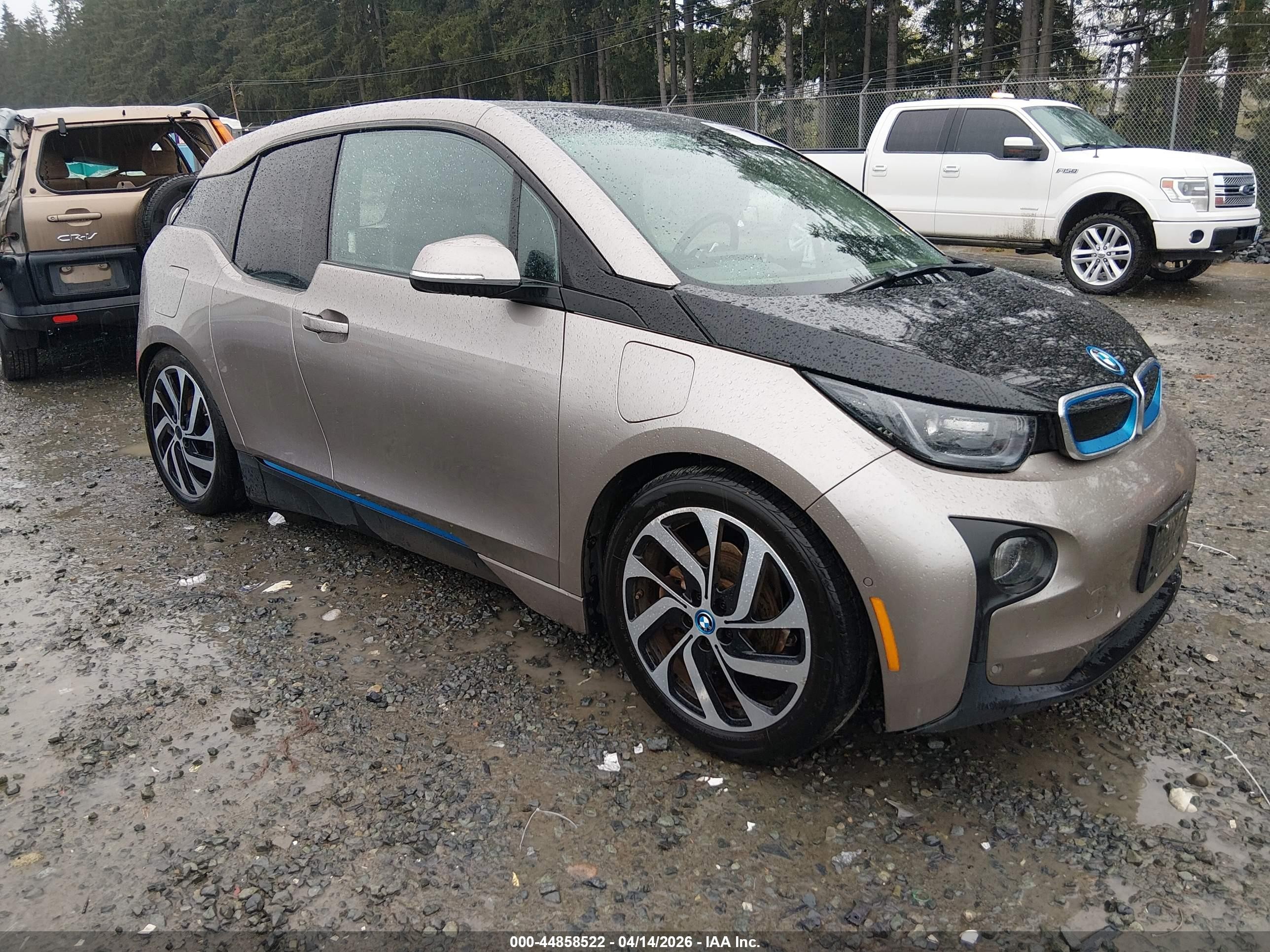 2015 BMW i3, VIN WBY1Z4C57FV277909 — Side