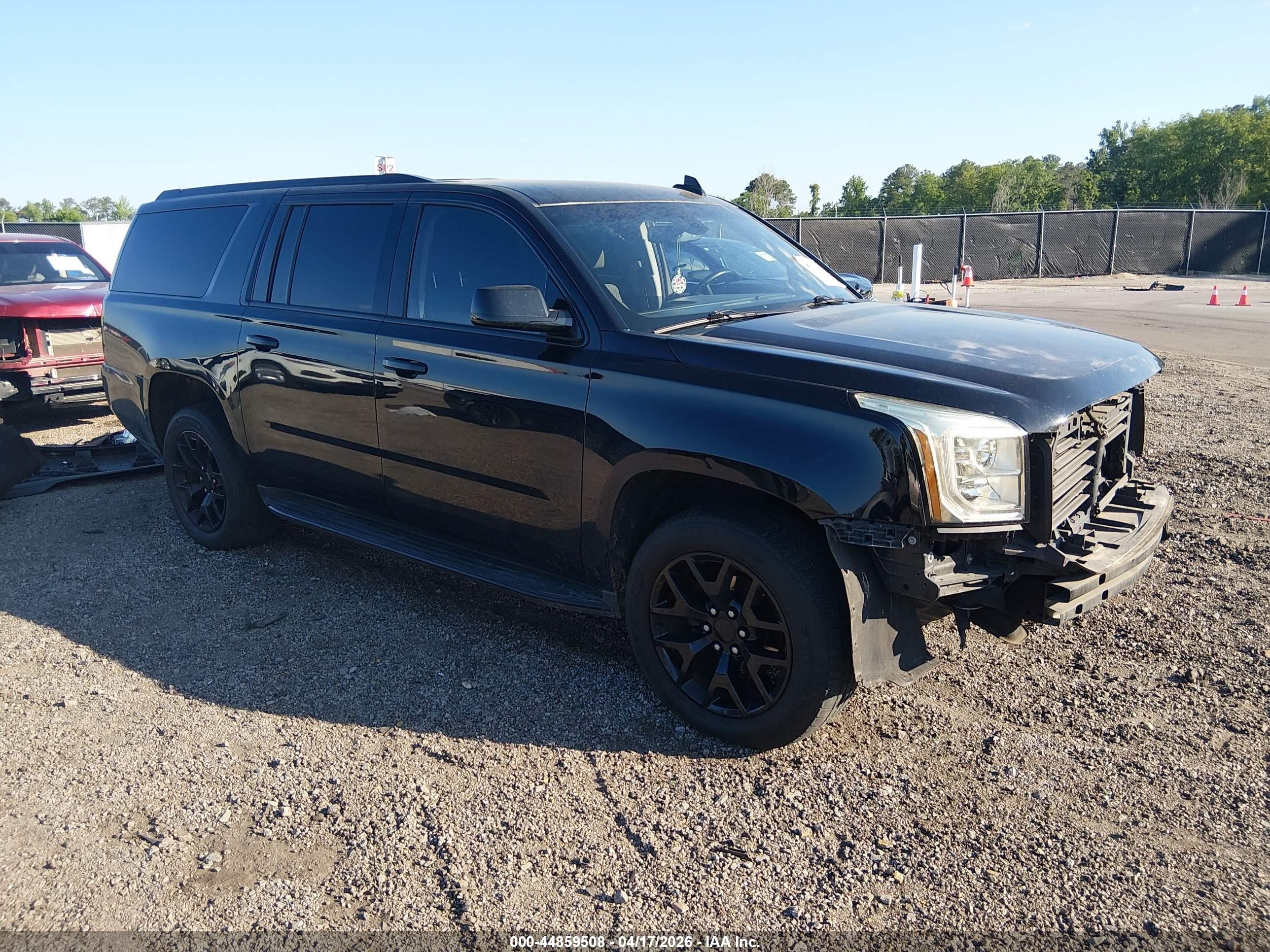 2017 GMC Yukon XL SLE, VIN 1GKS1FKC6HR249110 — Front end