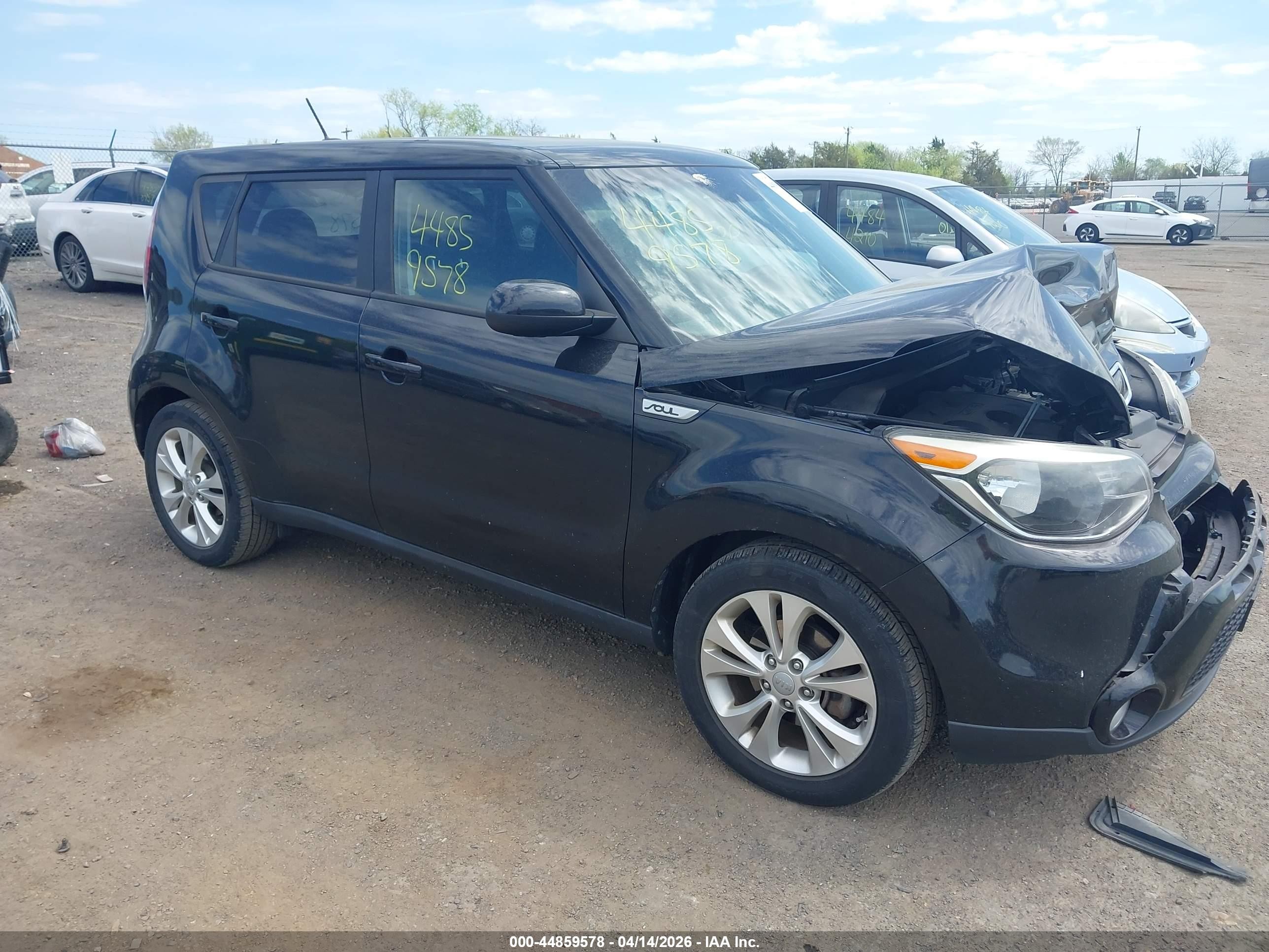 2016 Kia Soul +, VIN KNDJP3A56G7240411 — Front end