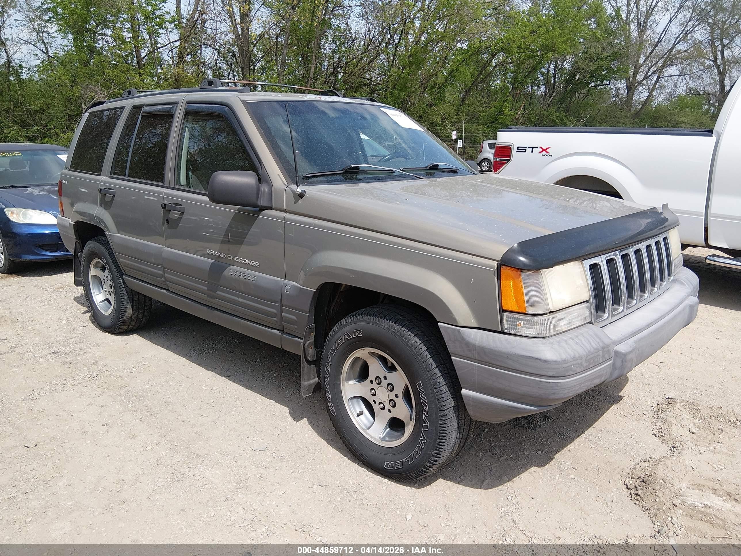 1997 Jeep Grand Cherokee Laredo, VIN 1J4GZ58Y7VC544409 — Front end
