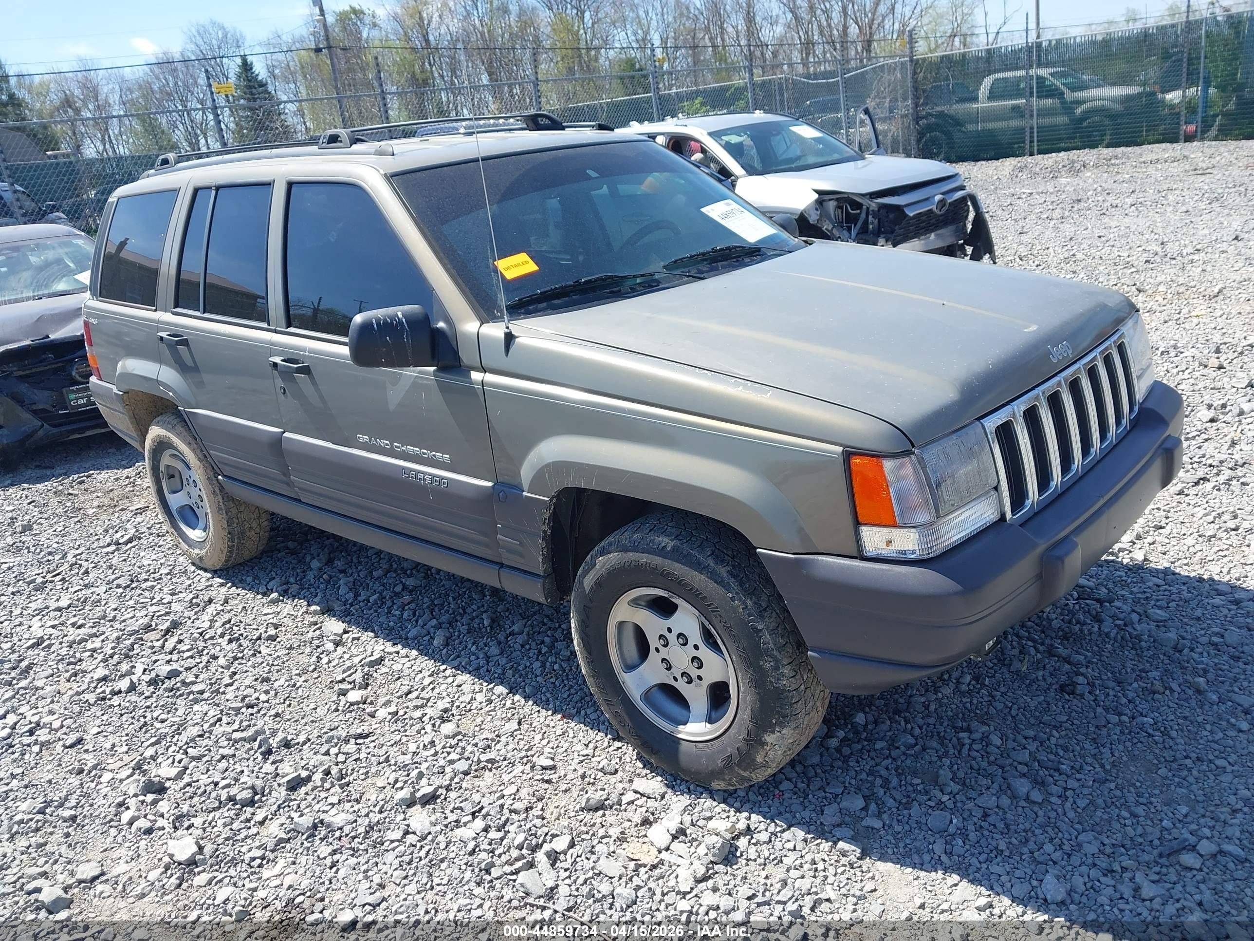 1996 Jeep Grand Cherokee Laredo, VIN 1J4GZ58S5TC404092 — Front end