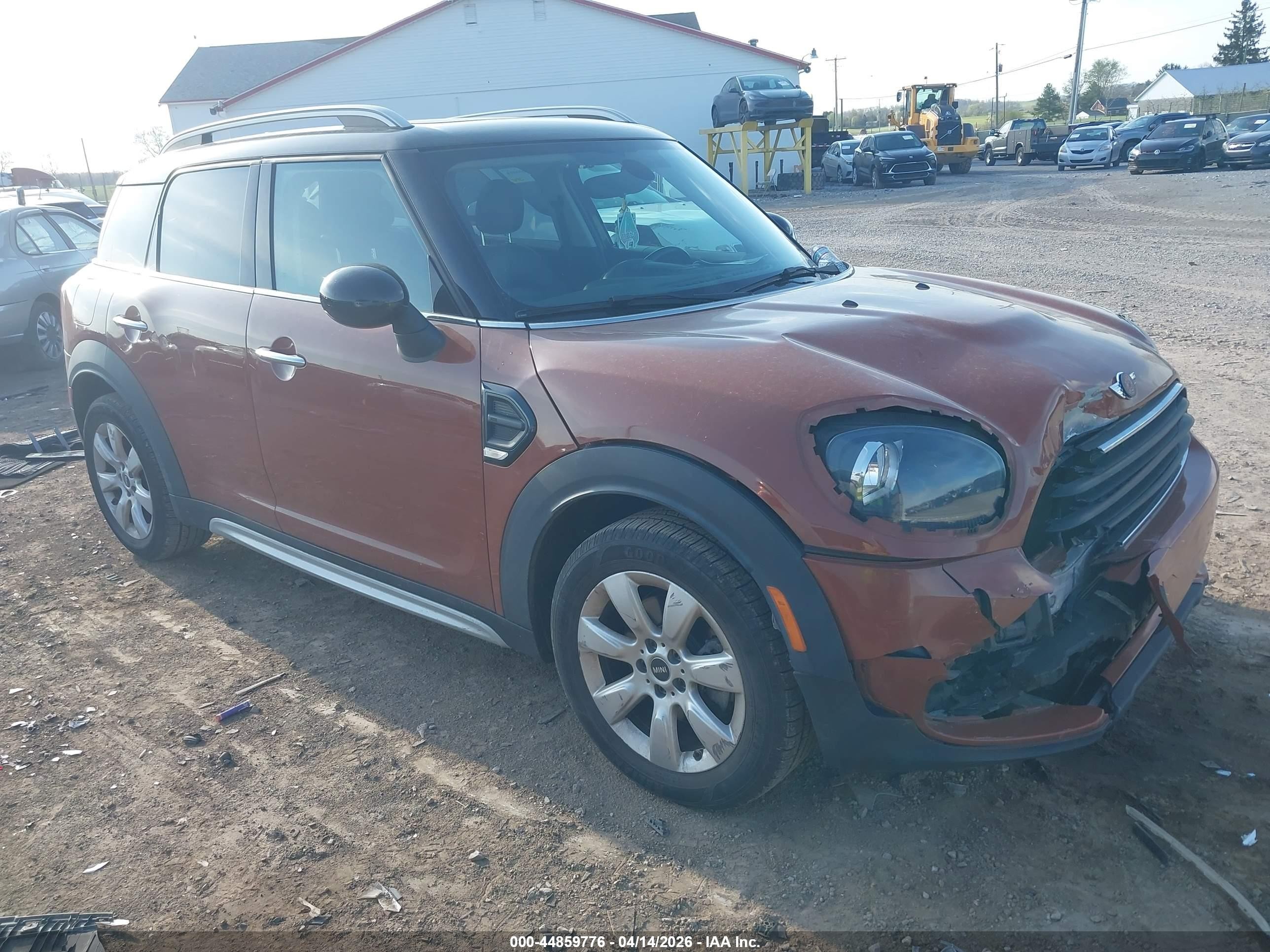 2018 MINI Countryman Cooper, VIN WMZYS7C3XJ3E09279 — Front end