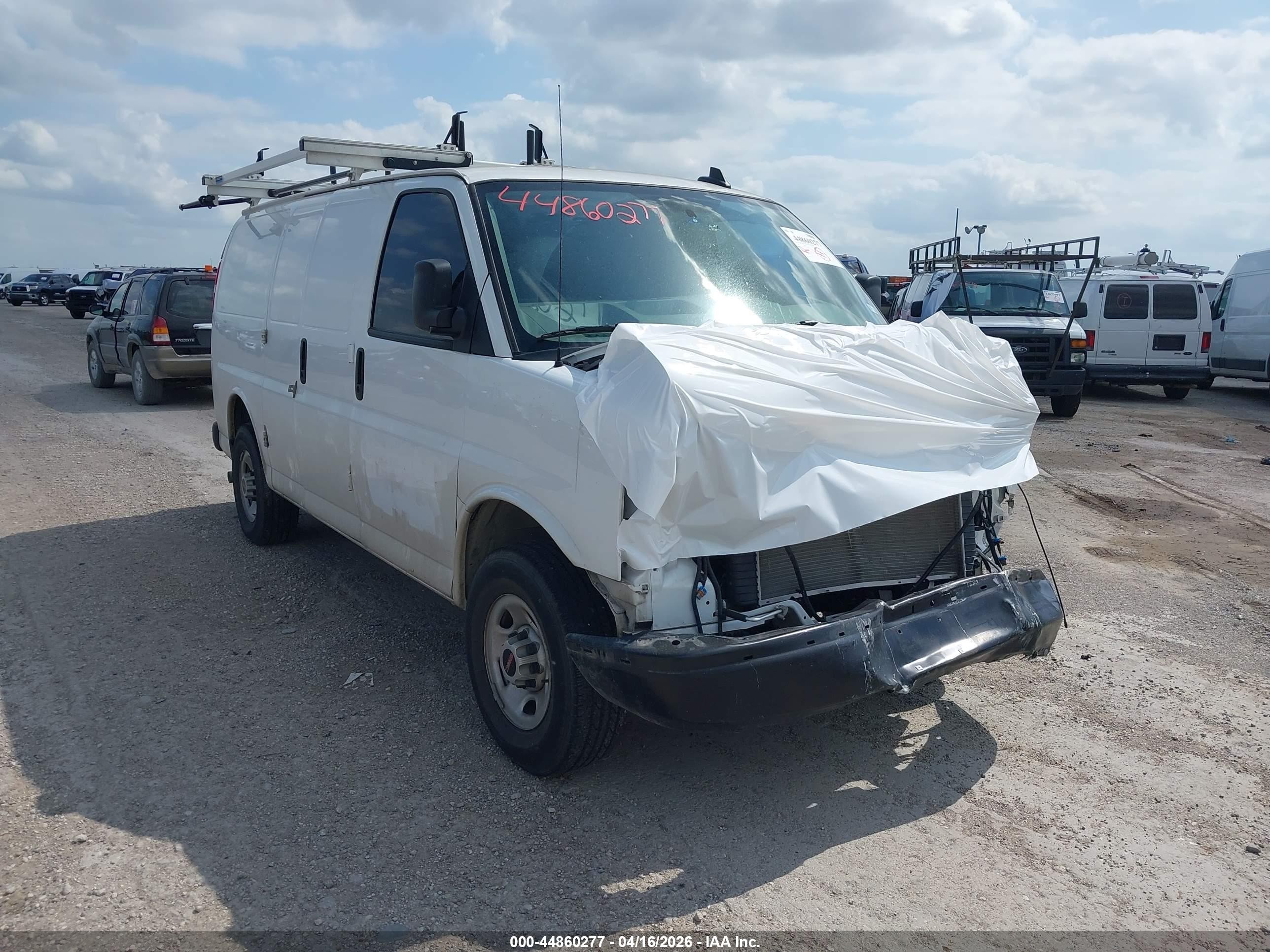 2024 GMC Savana Cargo, VIN 1GTW7AFPXR1196052 — Front end