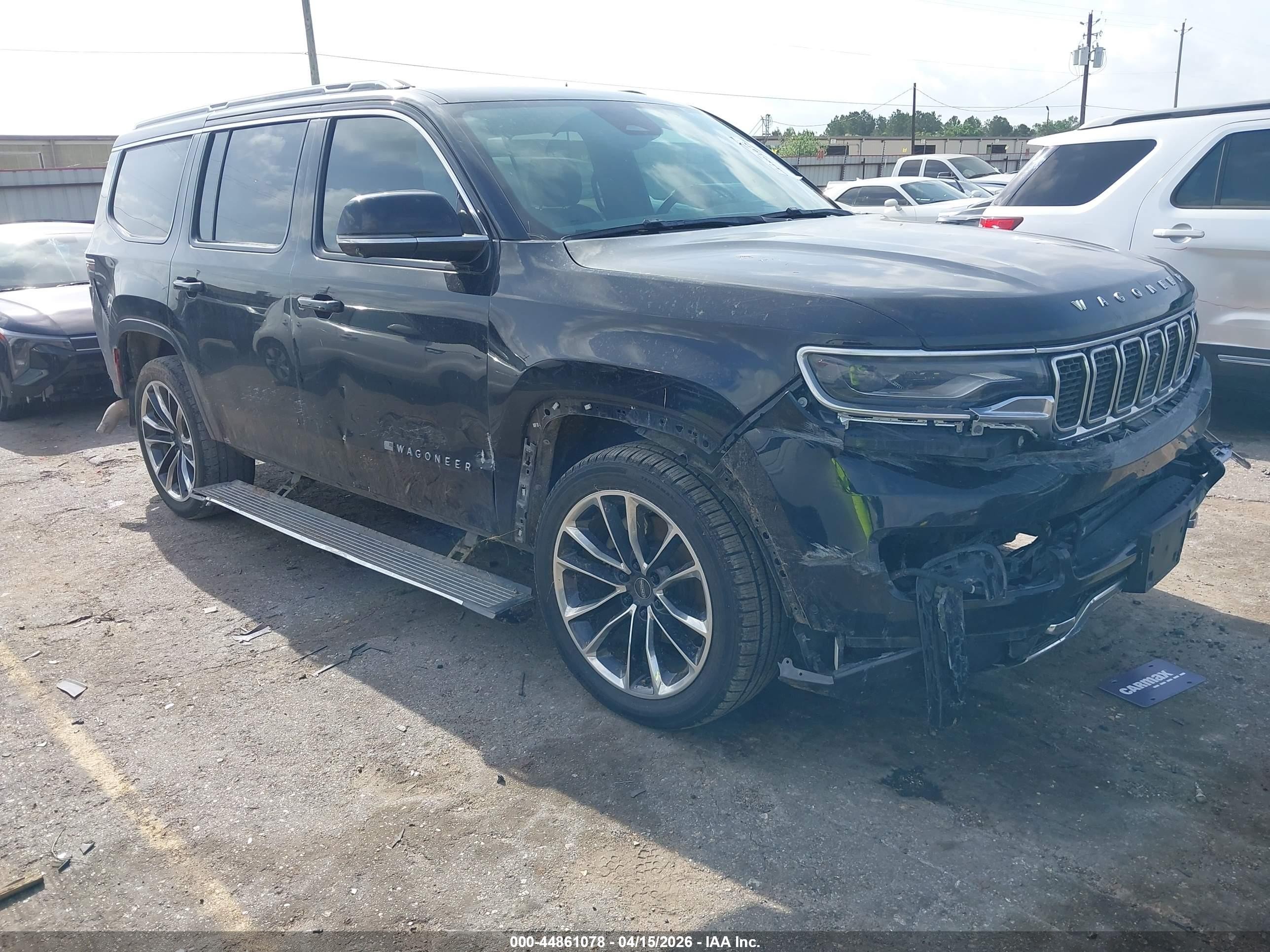 2022 Jeep Wagoneer Series III, VIN 1C4SJUDT5NS106215 — Перед