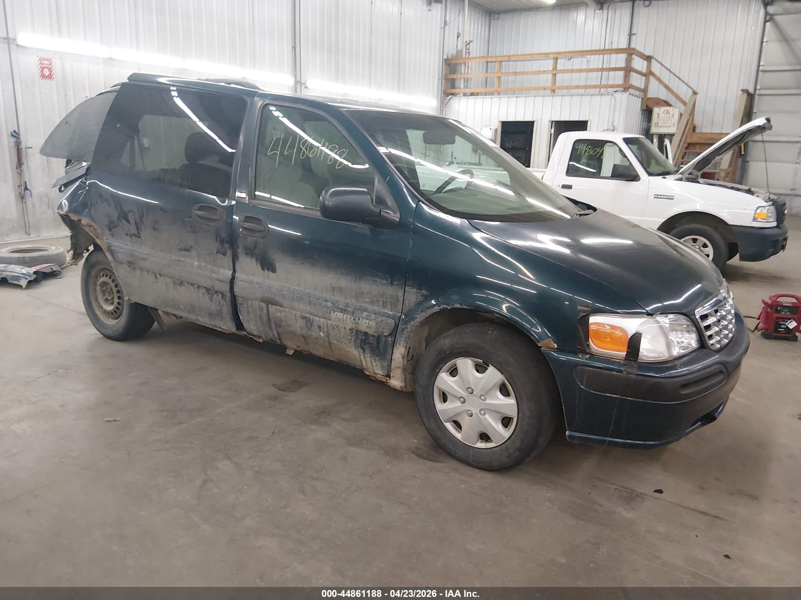 1998 Chevrolet Venture LS 1SC, VIN 1GNDU03E0WD223922 — Rear end