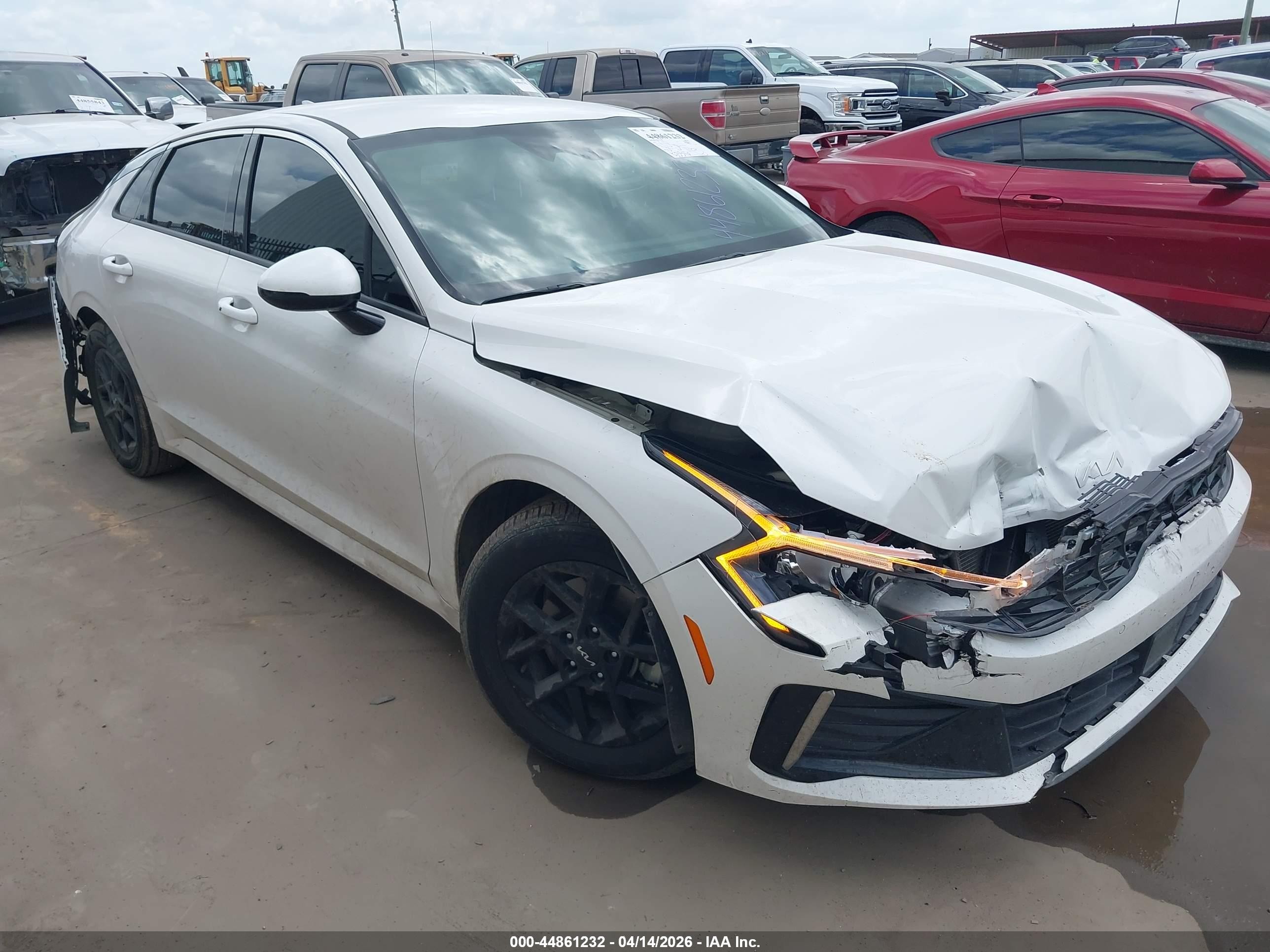 2025 Kia K5 LXS, VIN KNAG24J7XS5301938 — Front end