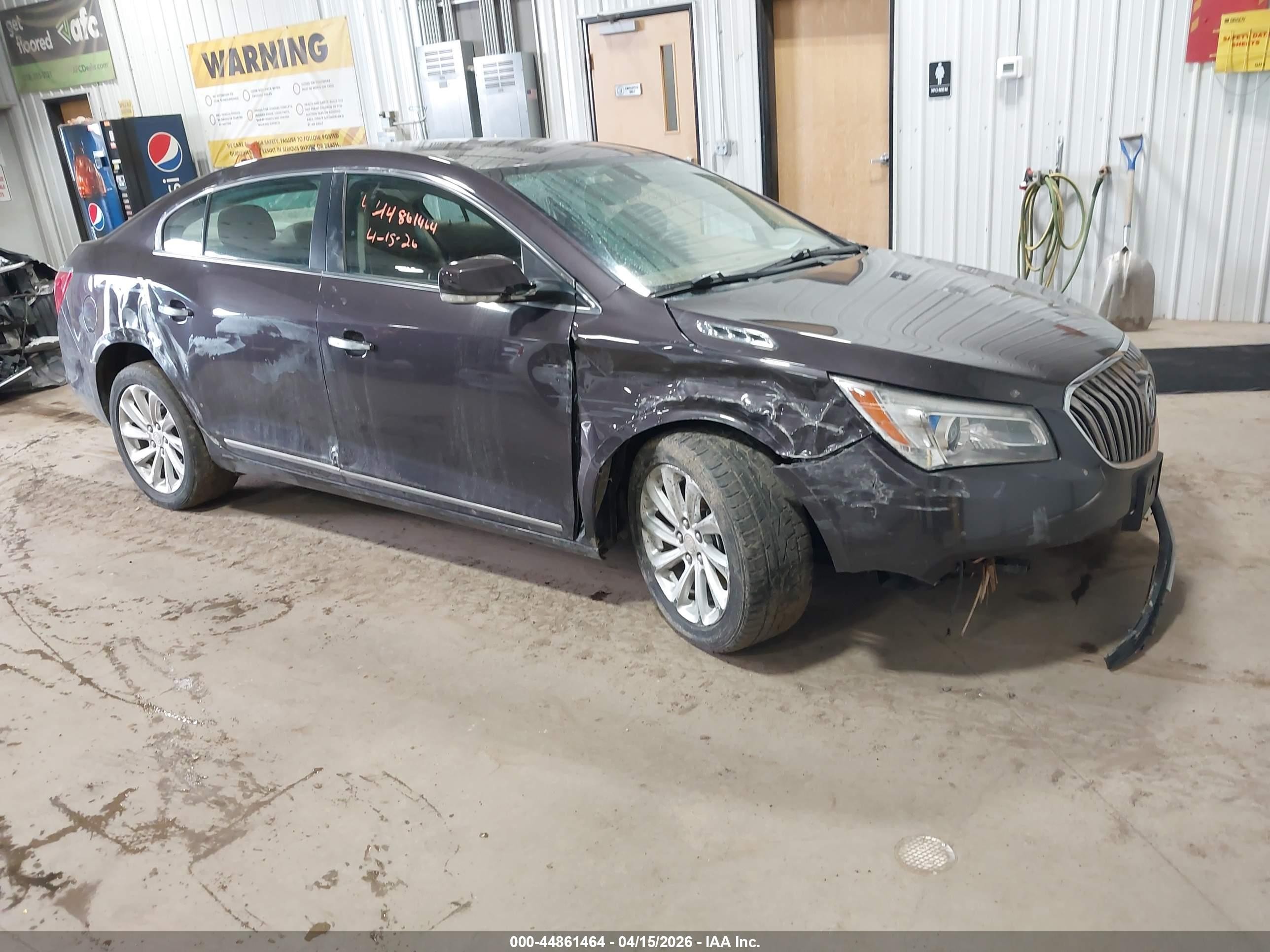 2014 Buick LaCrosse Leather, VIN 1G4GB5G37EF196024 — Перед