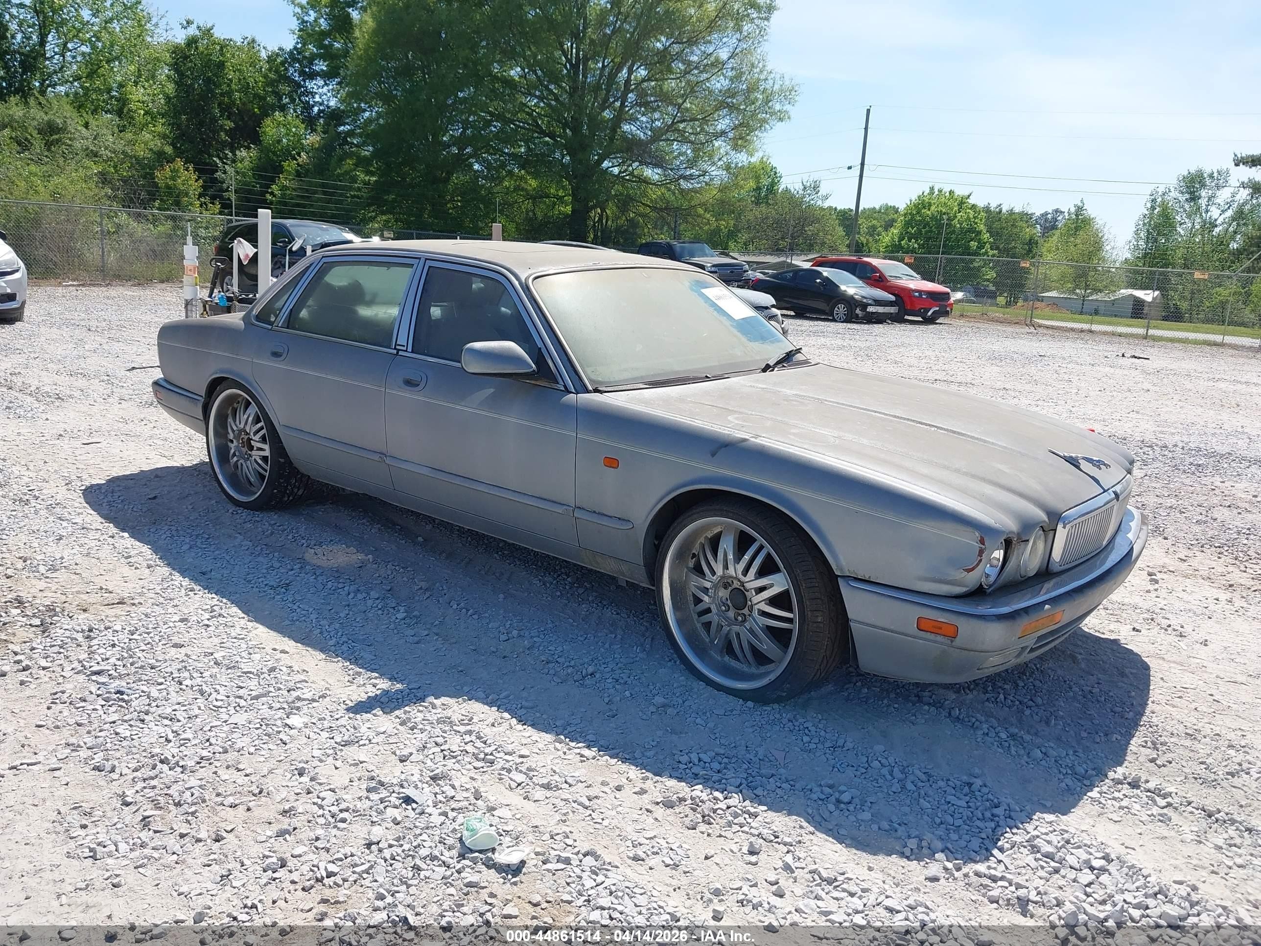 1996 Jaguar XJ, VIN SAJHX1746TC757387 — Side