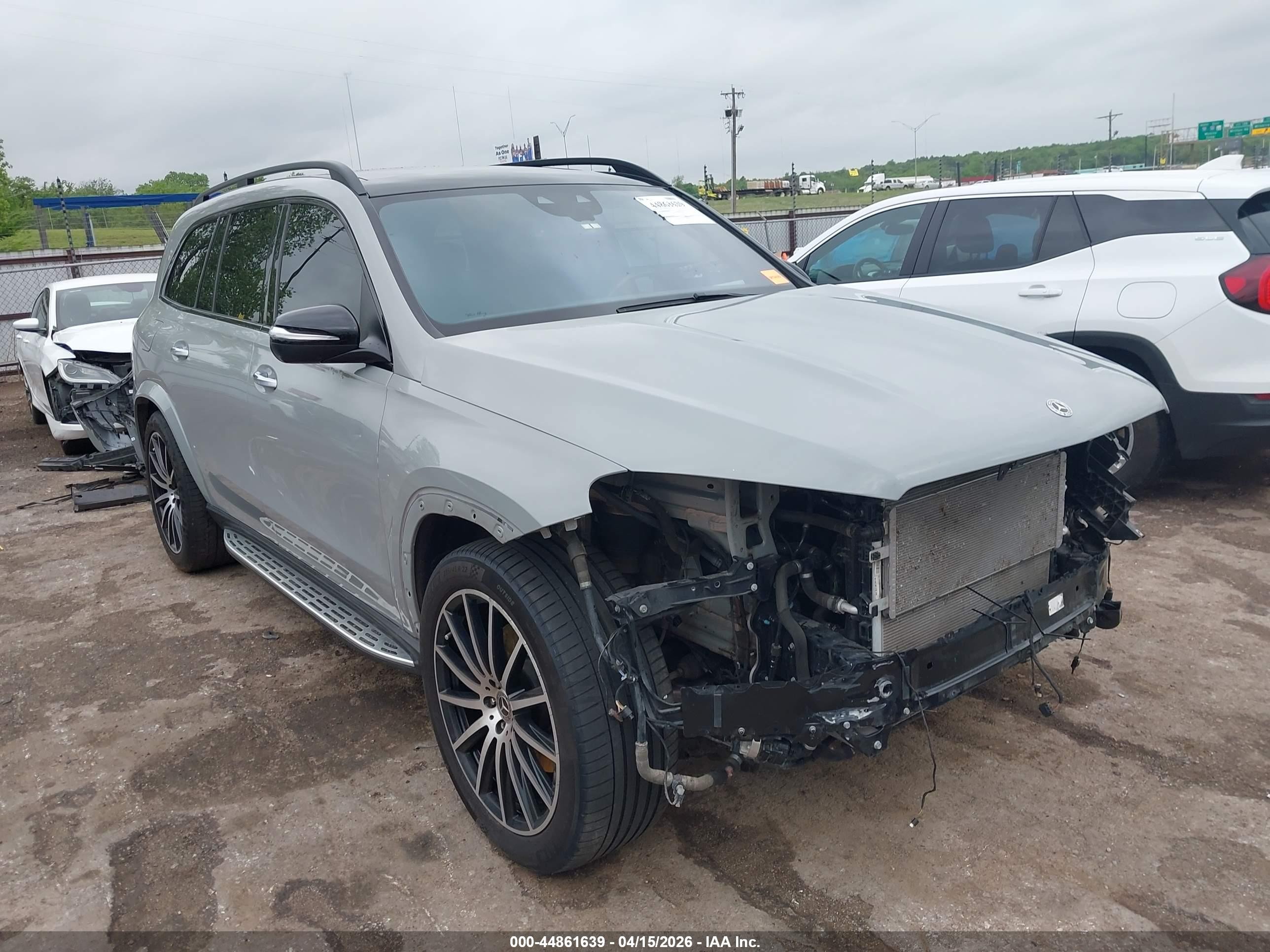 2024 Mercedes-Benz GLS 450, VIN 4JGFF5KE2RB140434 — Front end