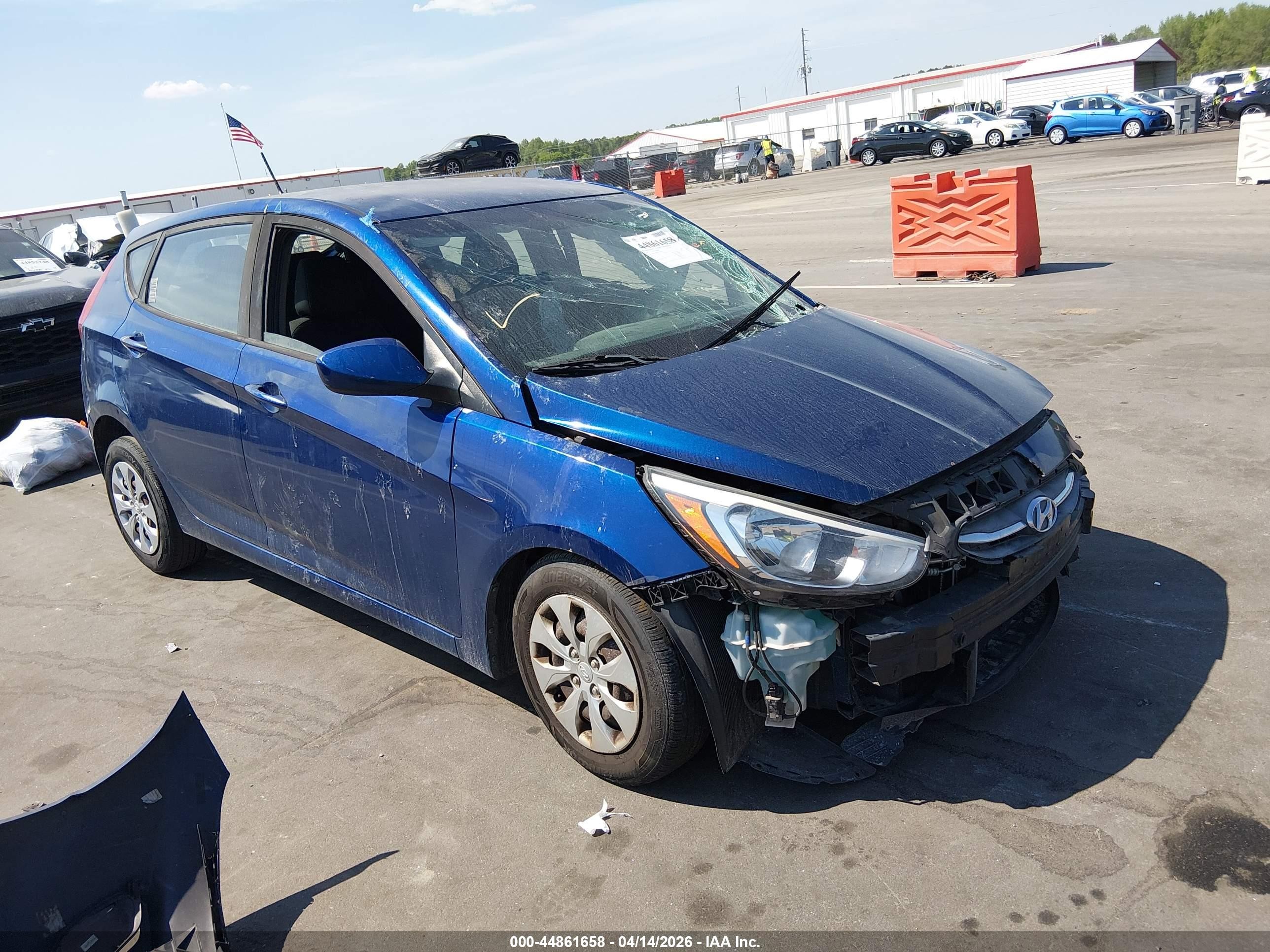 2017 Hyundai Accent SE, VIN KMHCT5AE4HU346452 — Перед