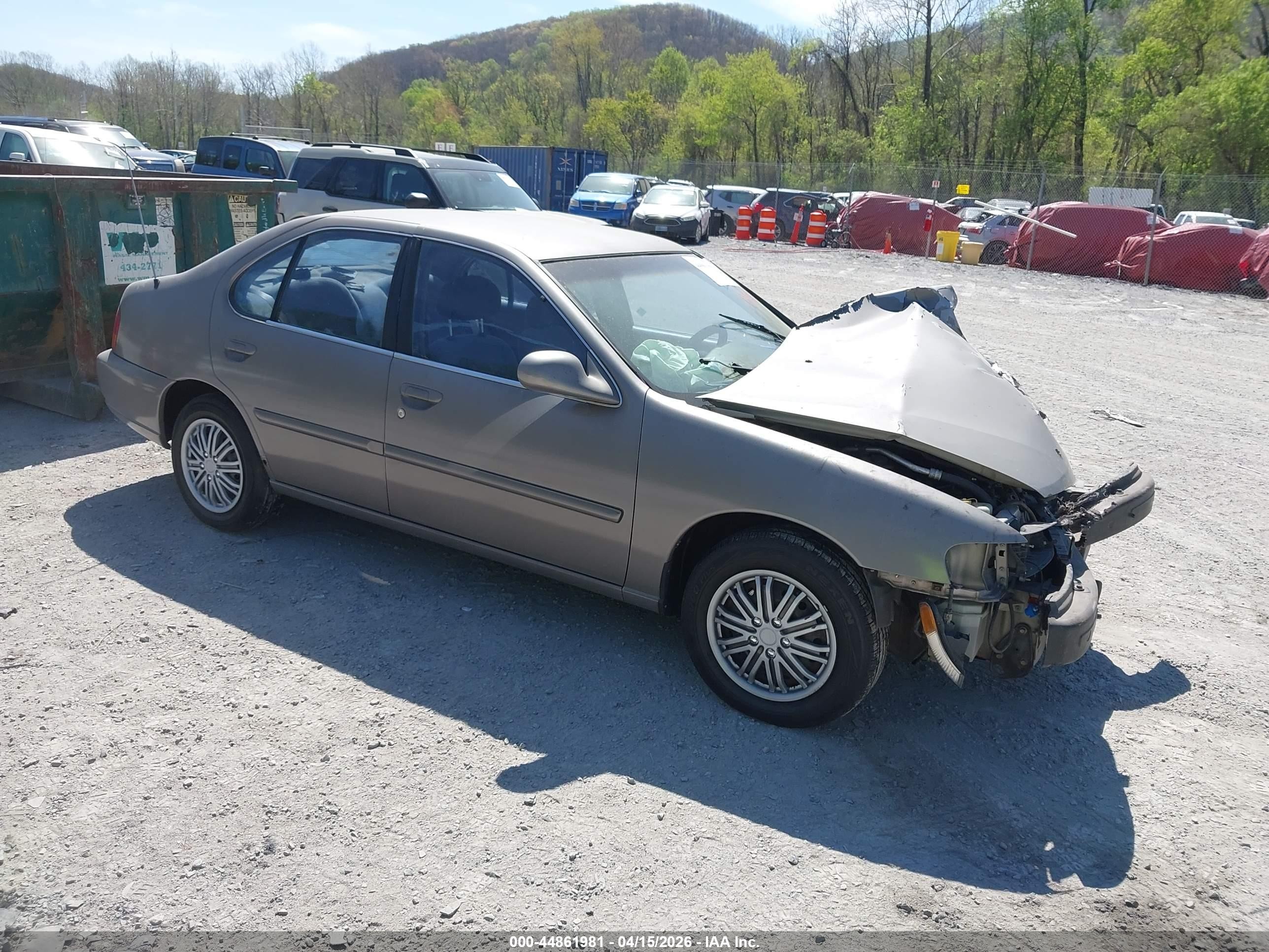 1999 Nissan Altima XE, VIN 1N4DL01D3XC115393 — Front end
