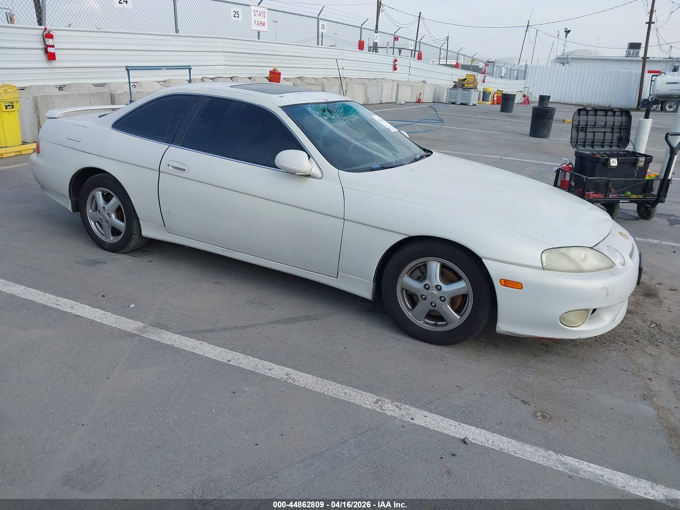 1999 Lexus SC 300, VIN JT8CD32Z2X1005945 — Бок