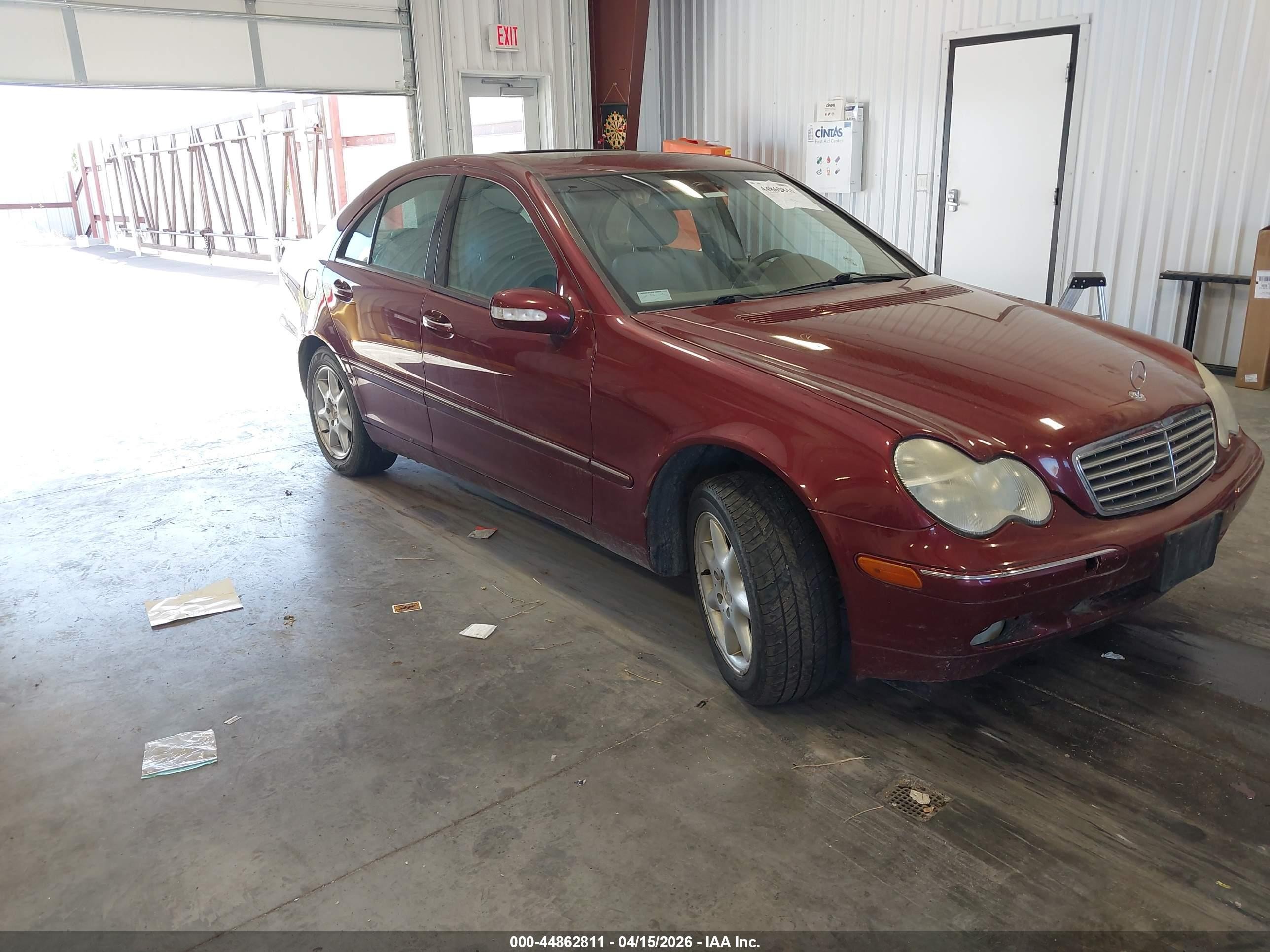 2001 Mercedes-Benz C 230/260/280/320, VIN WDBRF61J11F116465 — Side