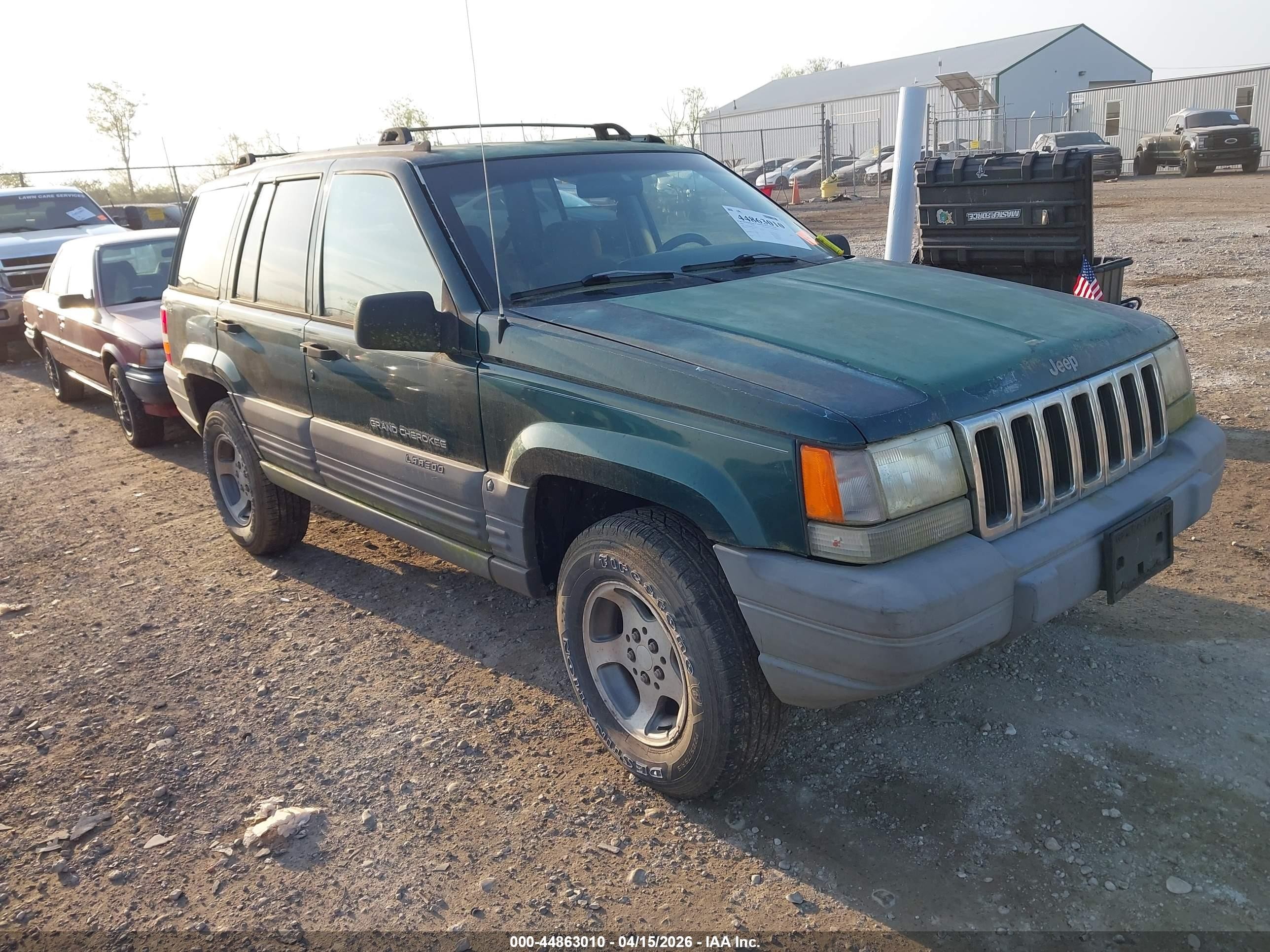 1996 Jeep Grand Cherokee Laredo, VIN 1J4GZ58S8TC222578 — Side