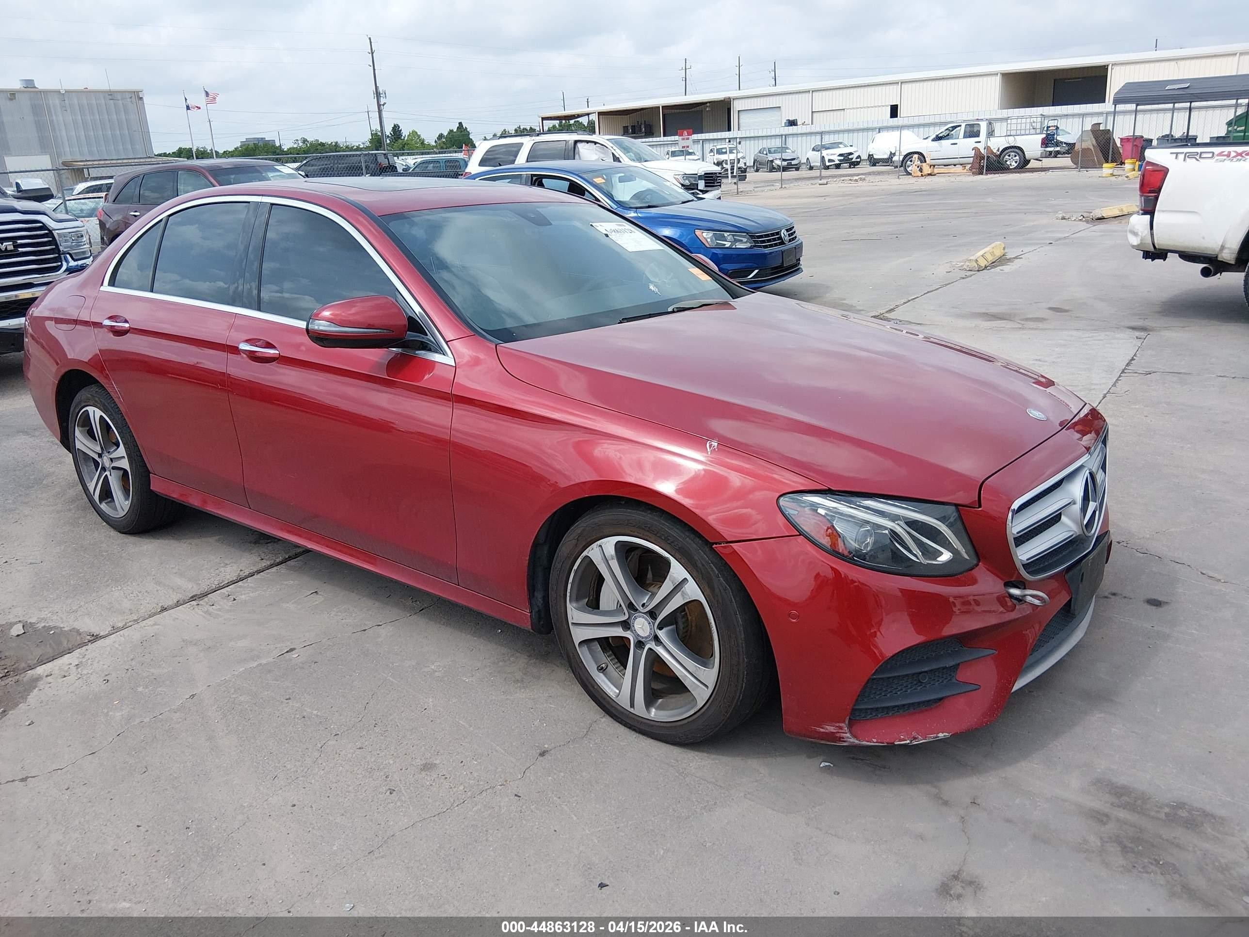 2017 Mercedes-Benz E 300 Luxury, VIN WDDZF4JB7HA057014 — Front end
