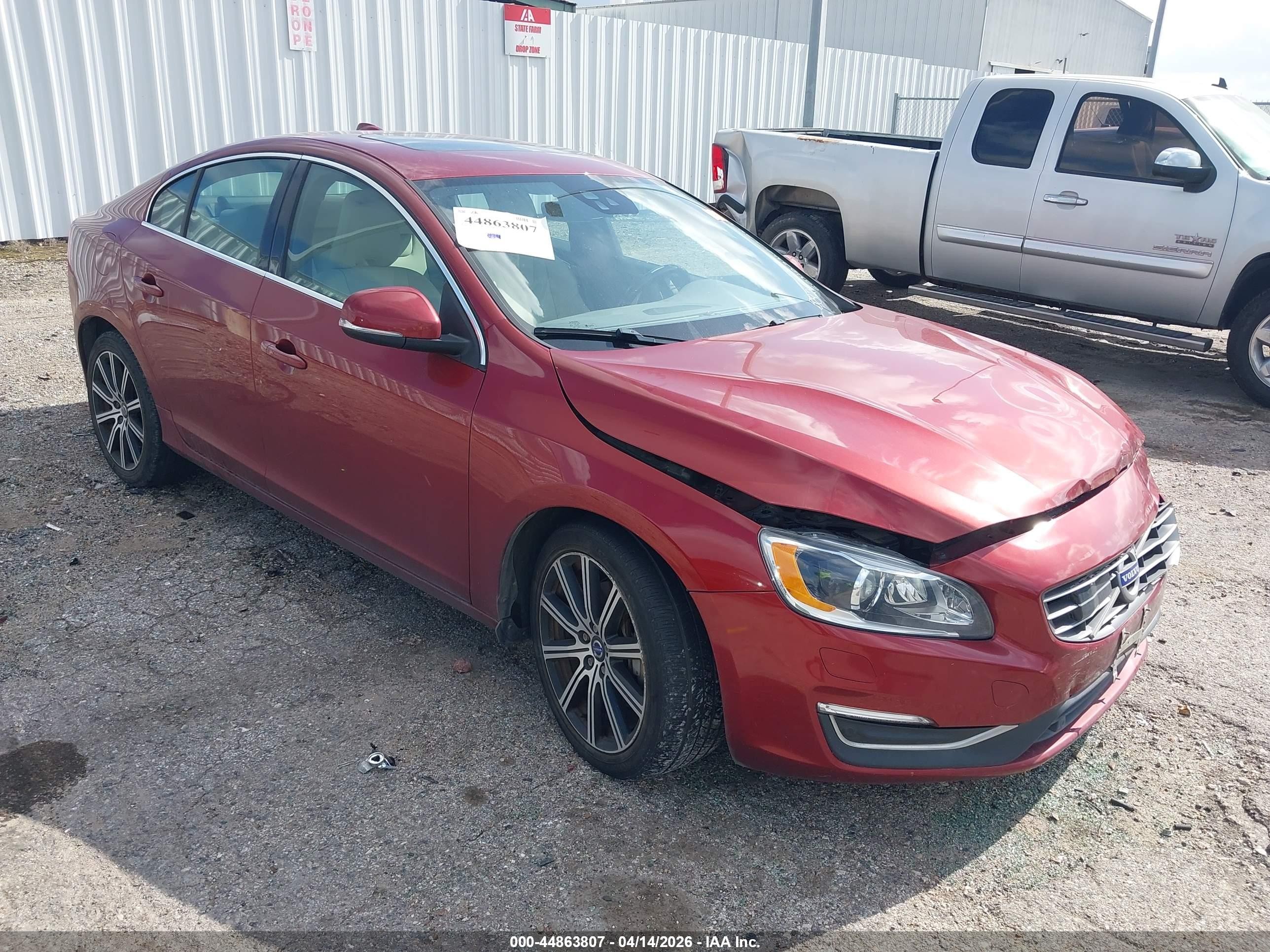 2016 Volvo S60 T6 Drive-E Platinum, VIN YV149MFM2G2395820 — Front end