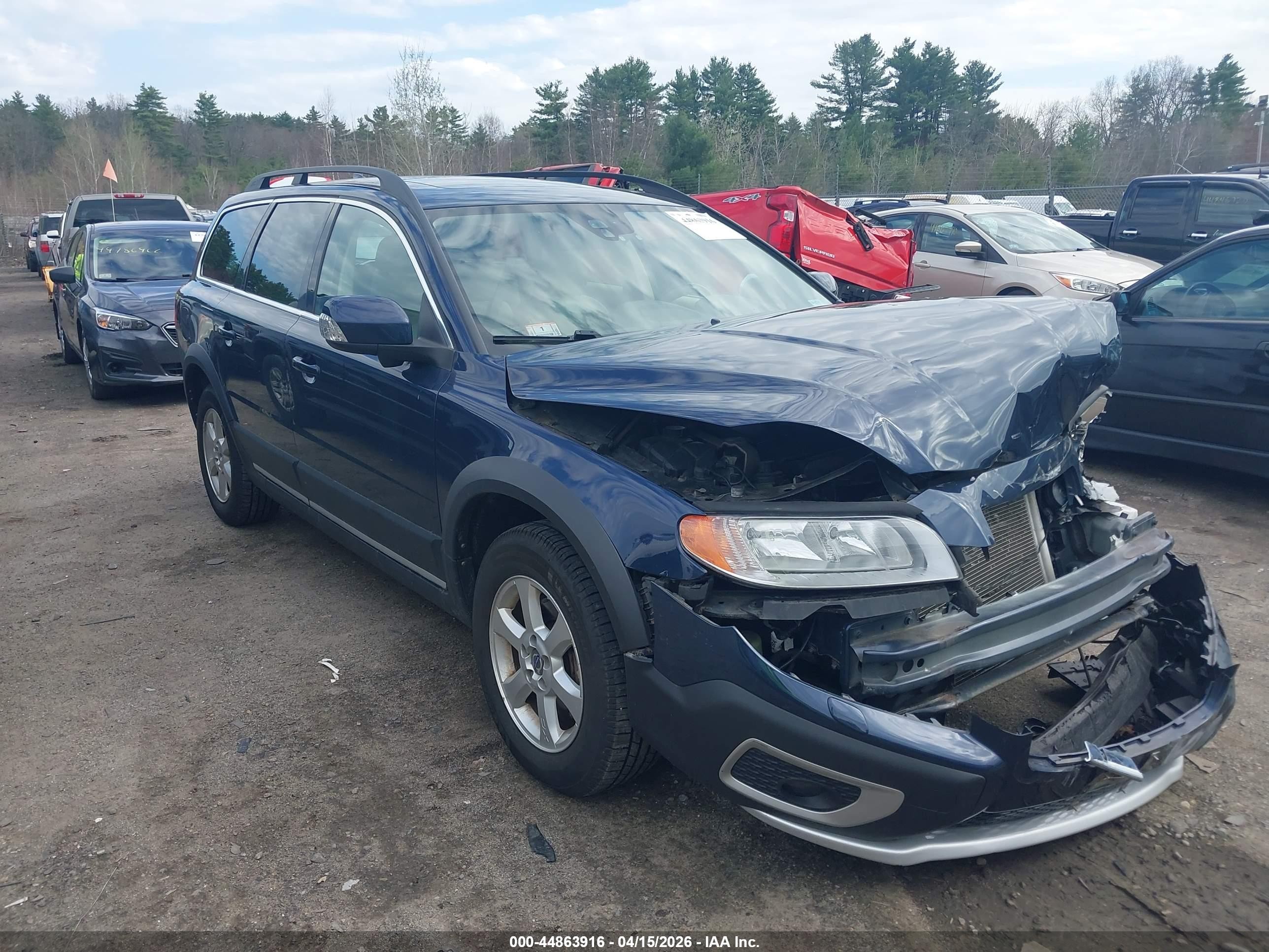 2012 Volvo XC70 3.2L, VIN YV4940BZXC1130533 — Front end